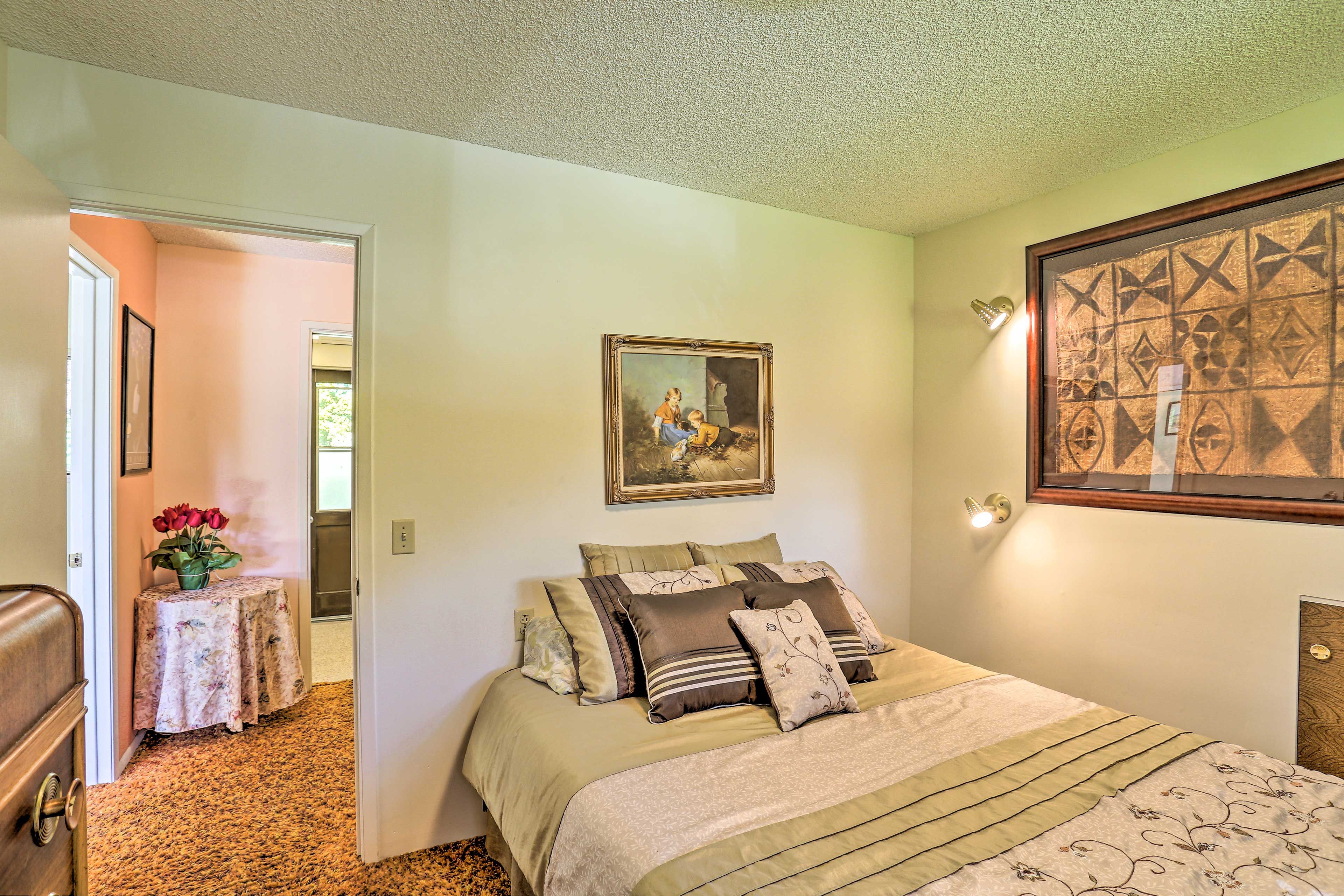 Bedroom 2 | Queen Bed