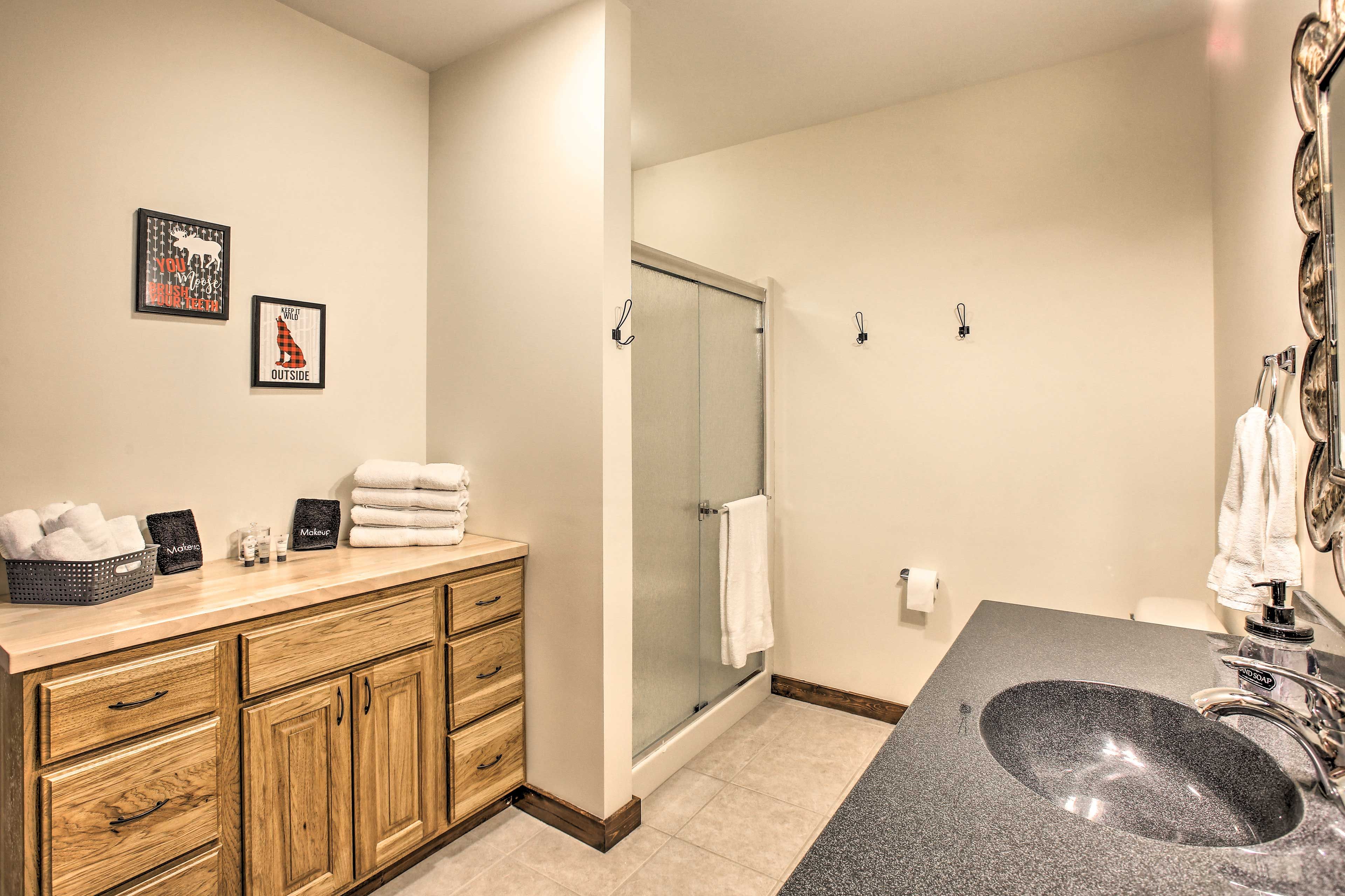 Full Bathroom | Towels & Toiletries Provided