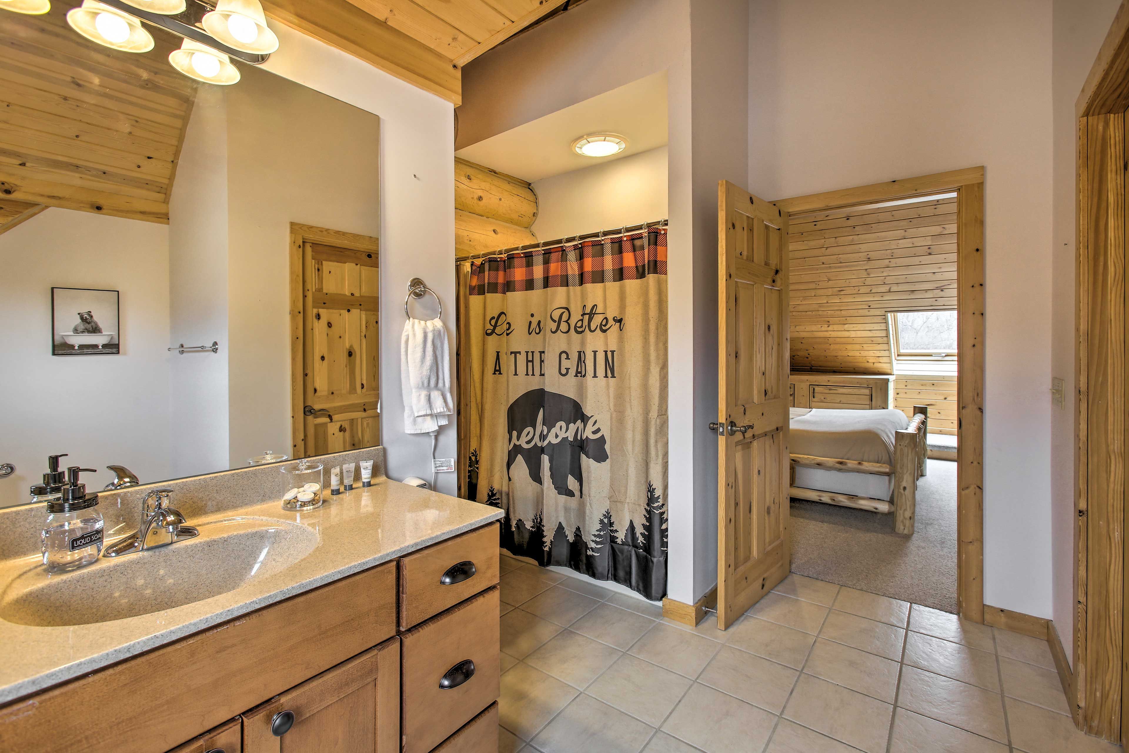 En-Suite Bathroom | Towels & Toiletries Provided