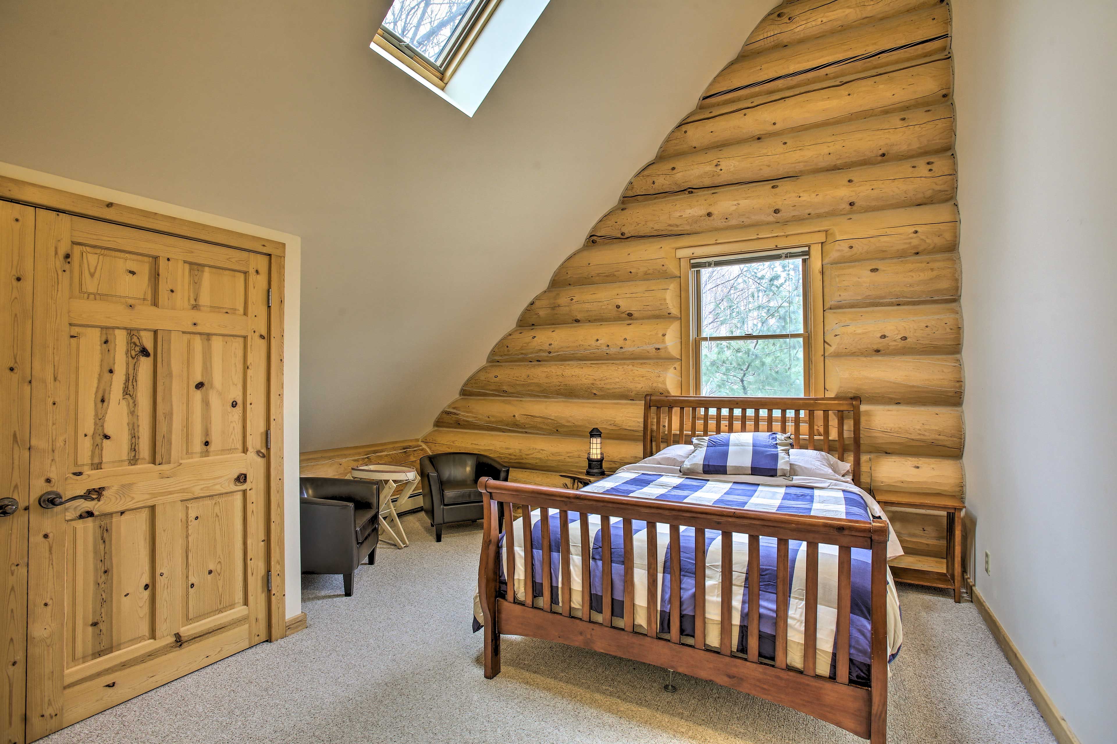 Bedroom 5 | Queen Bed | Upstairs