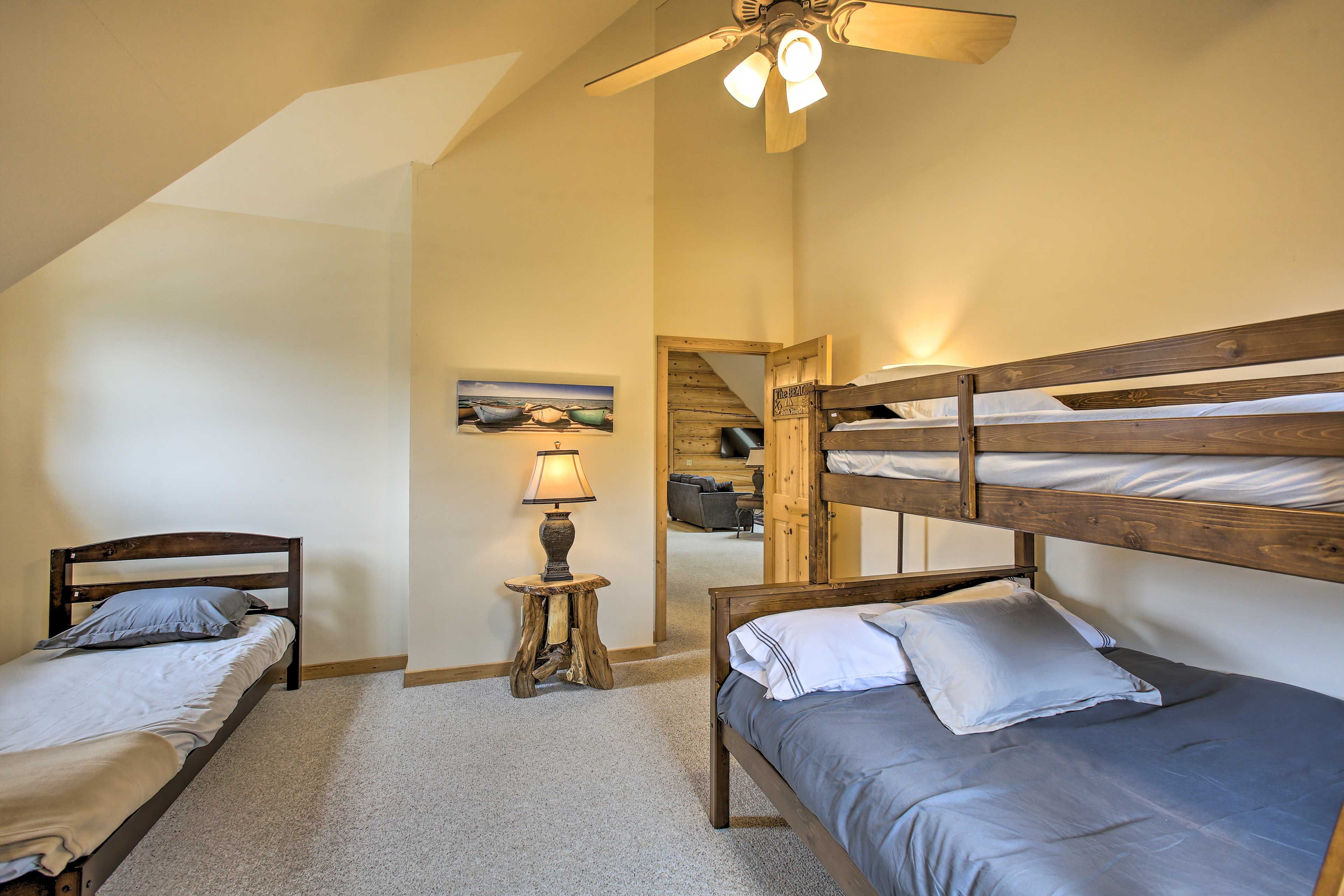 Bedroom 4 | Twin/Full Bunk Bed | Twin Bed | Upstairs