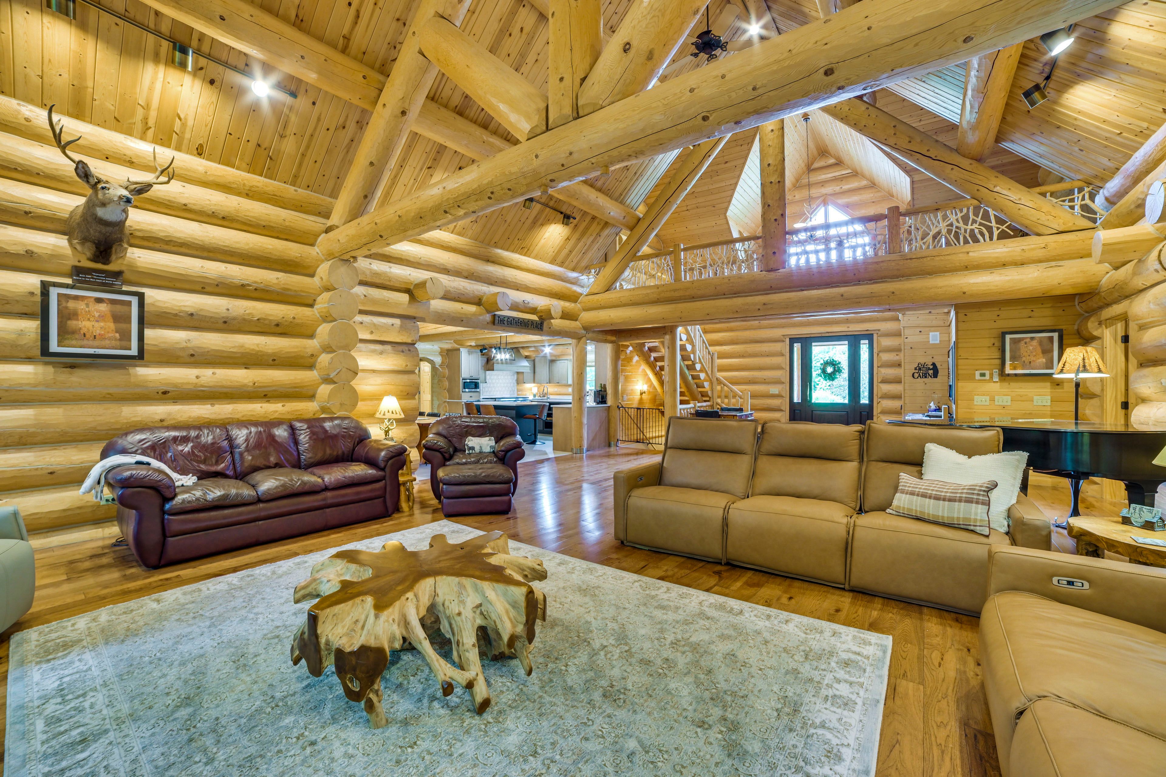 Main Living Room | Free WiFi | Gas Fireplace