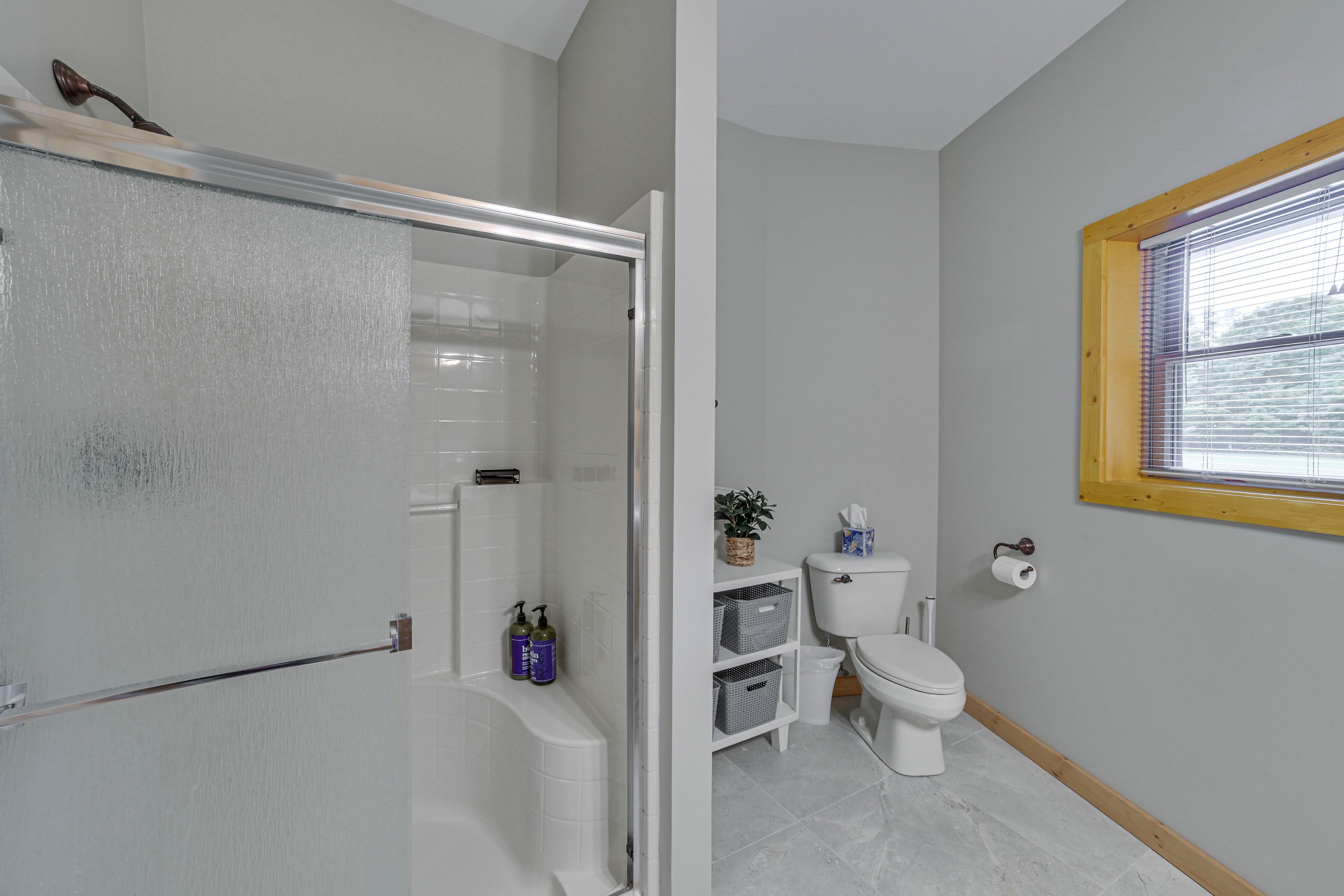 Full Bathroom | Towels & Toiletries Provided