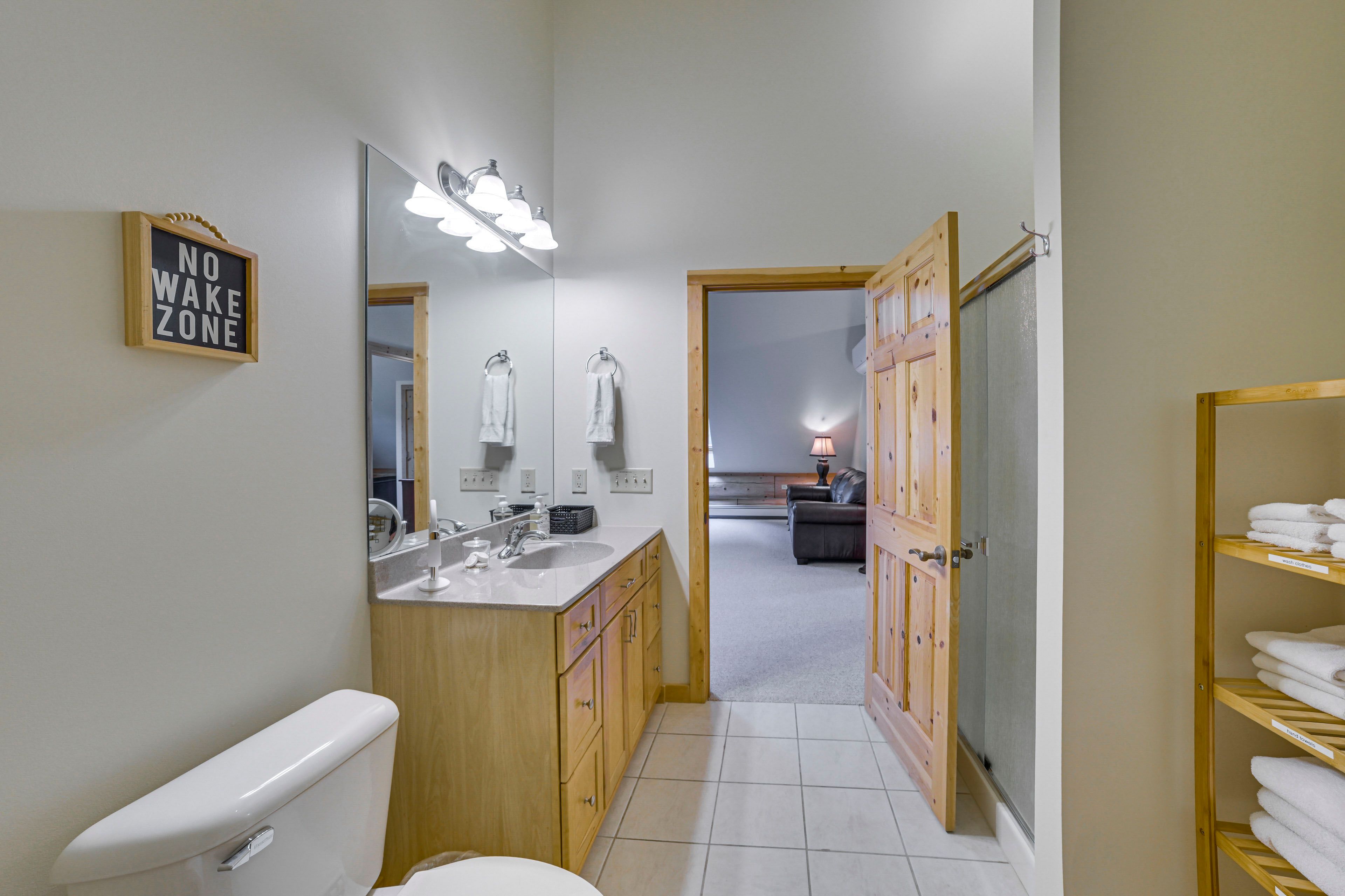 Full Bathroom | Towels & Toiletries Provided