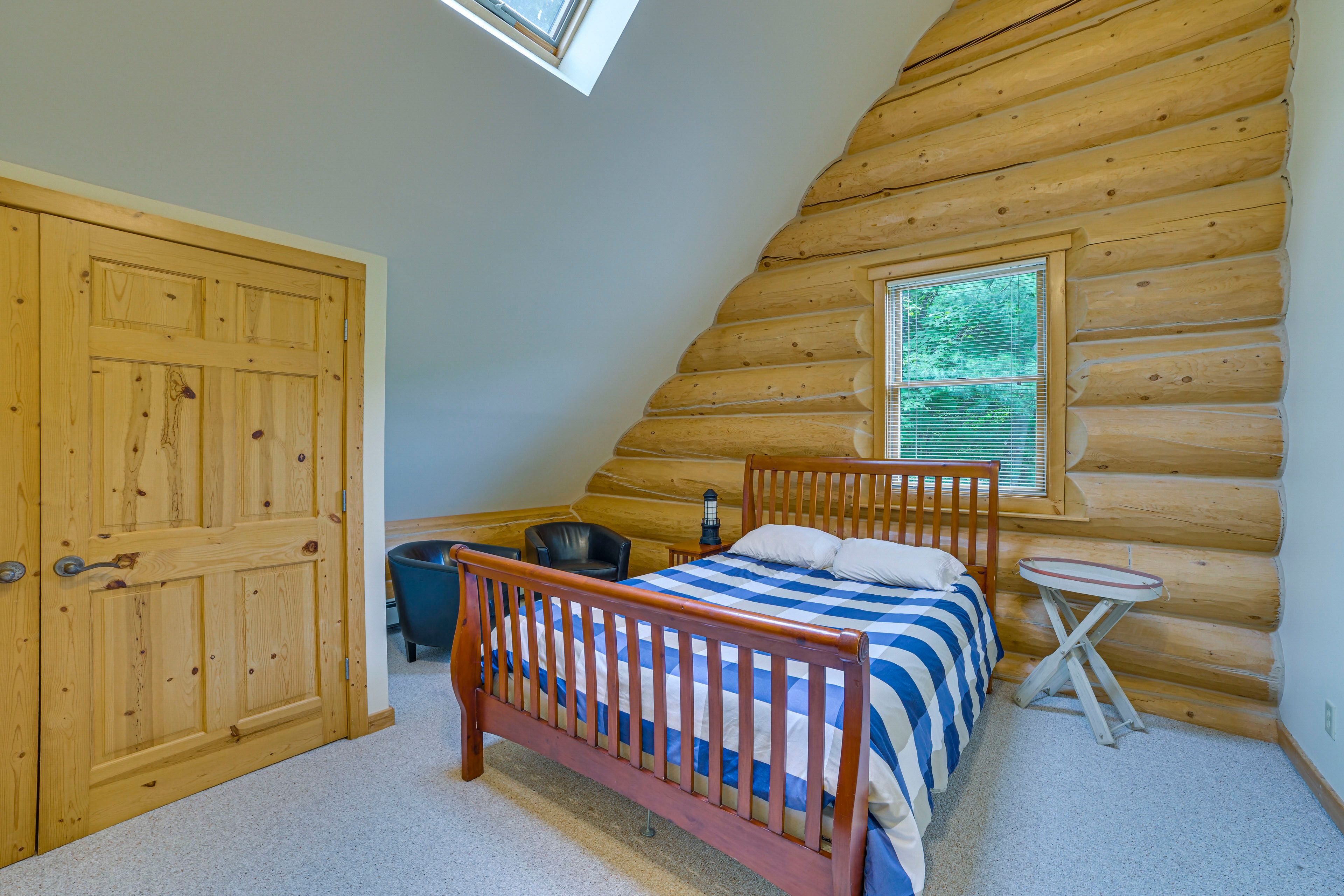 Bedroom 5 | Queen Bed | Upstairs