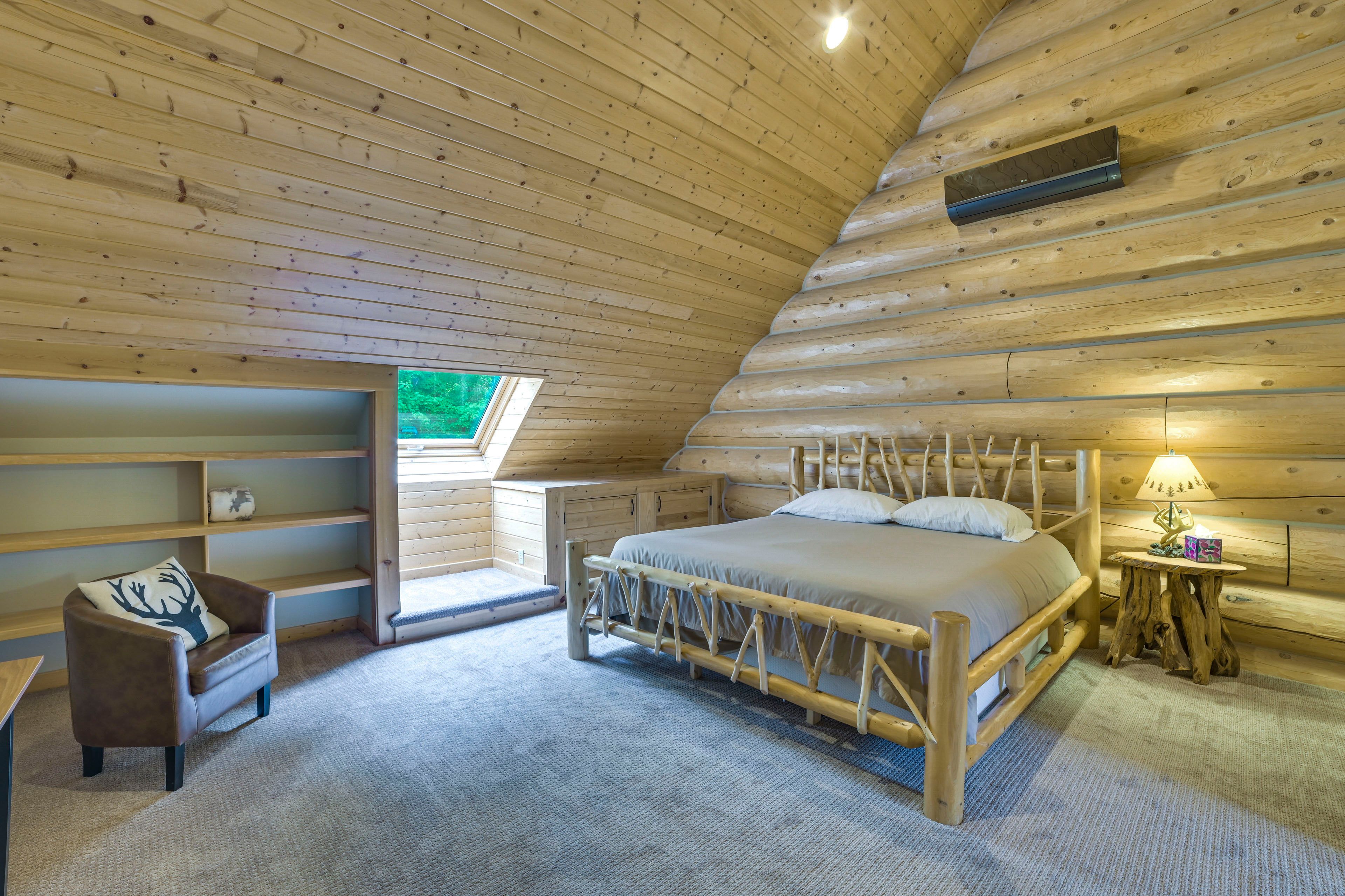 Bedroom 2 | King Bed | Linens Provided | Upstairs