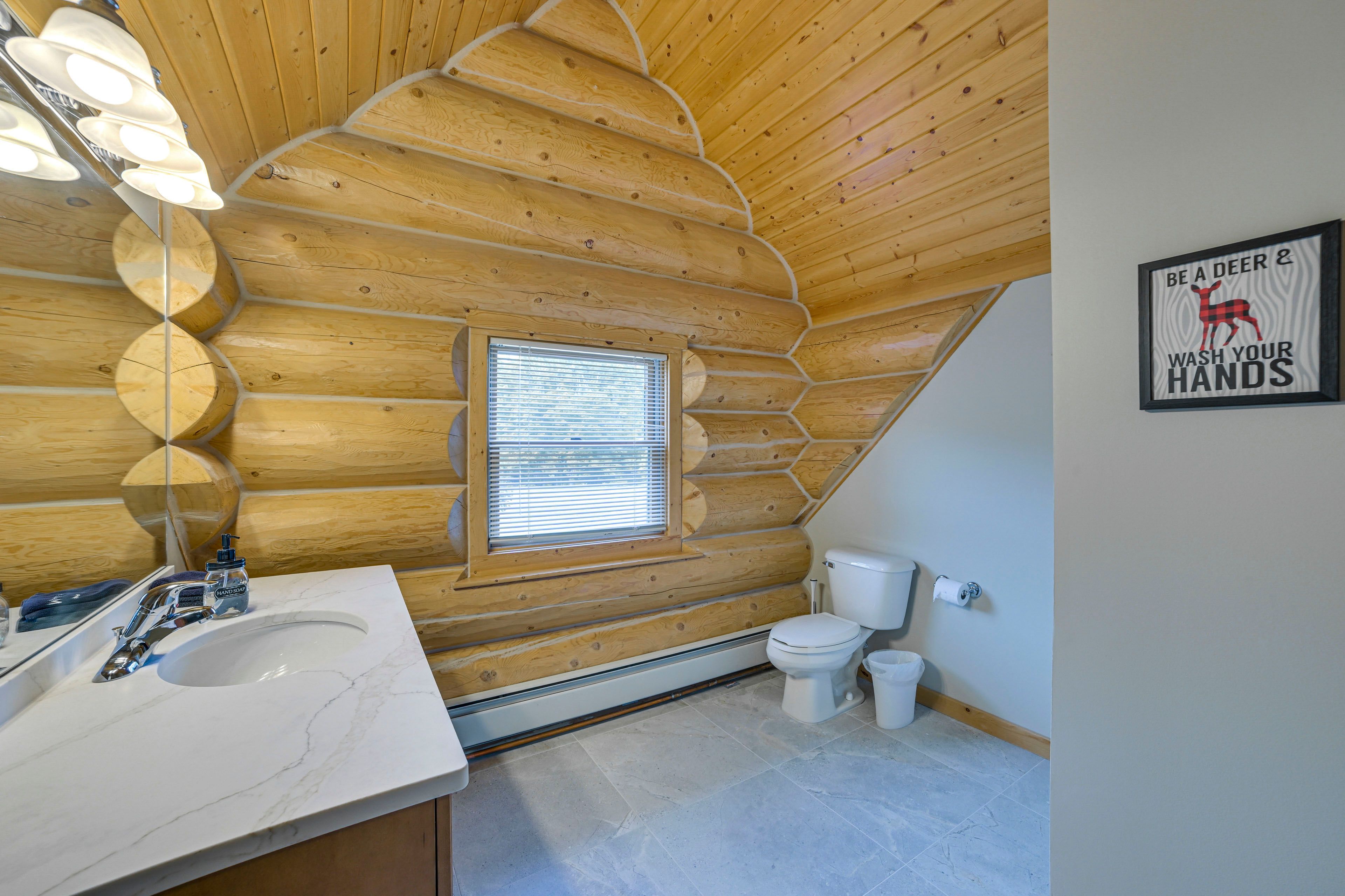 En-Suite Bathroom | Towels & Toiletries Provided