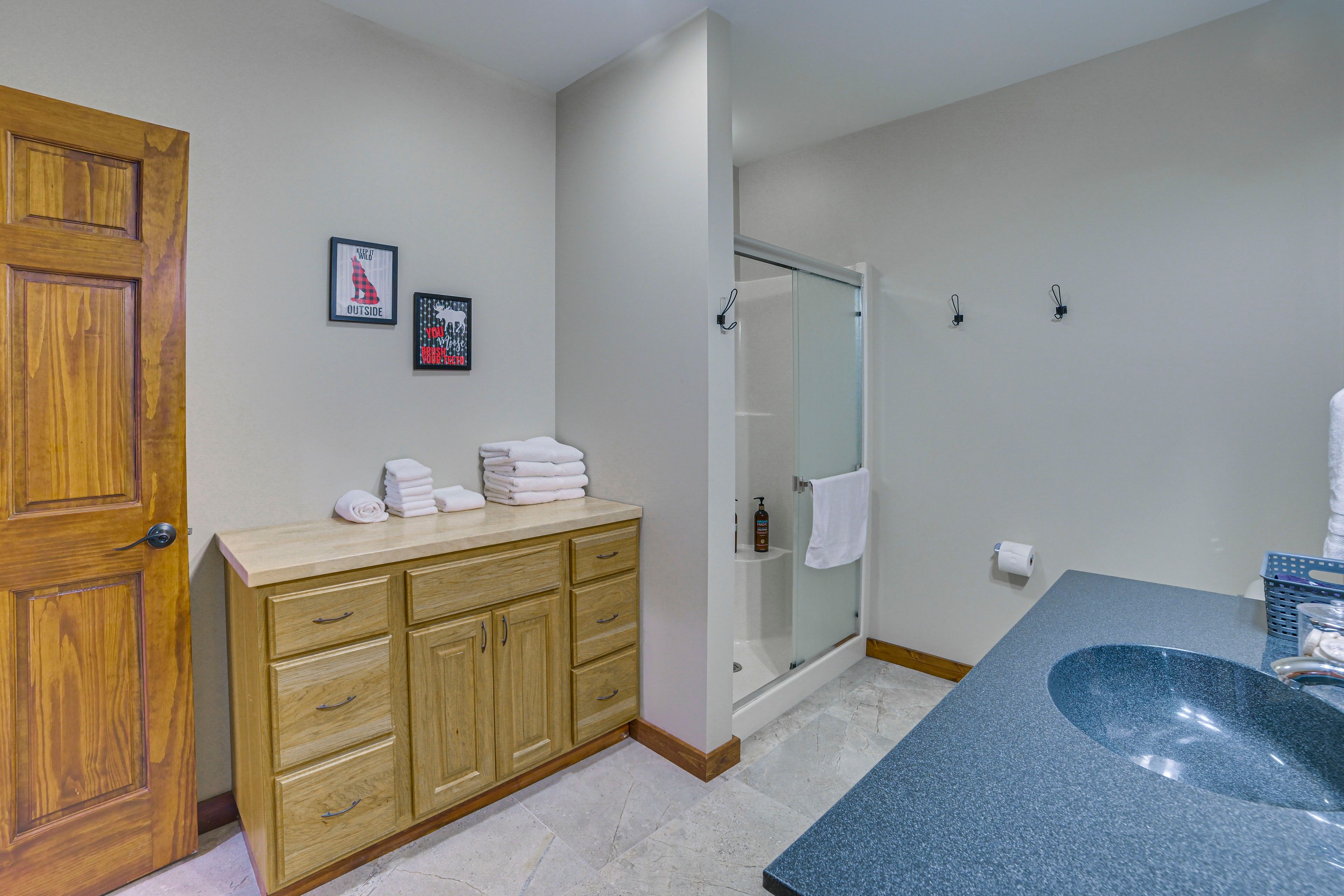 Full Bathroom | Towels & Toiletries Provided