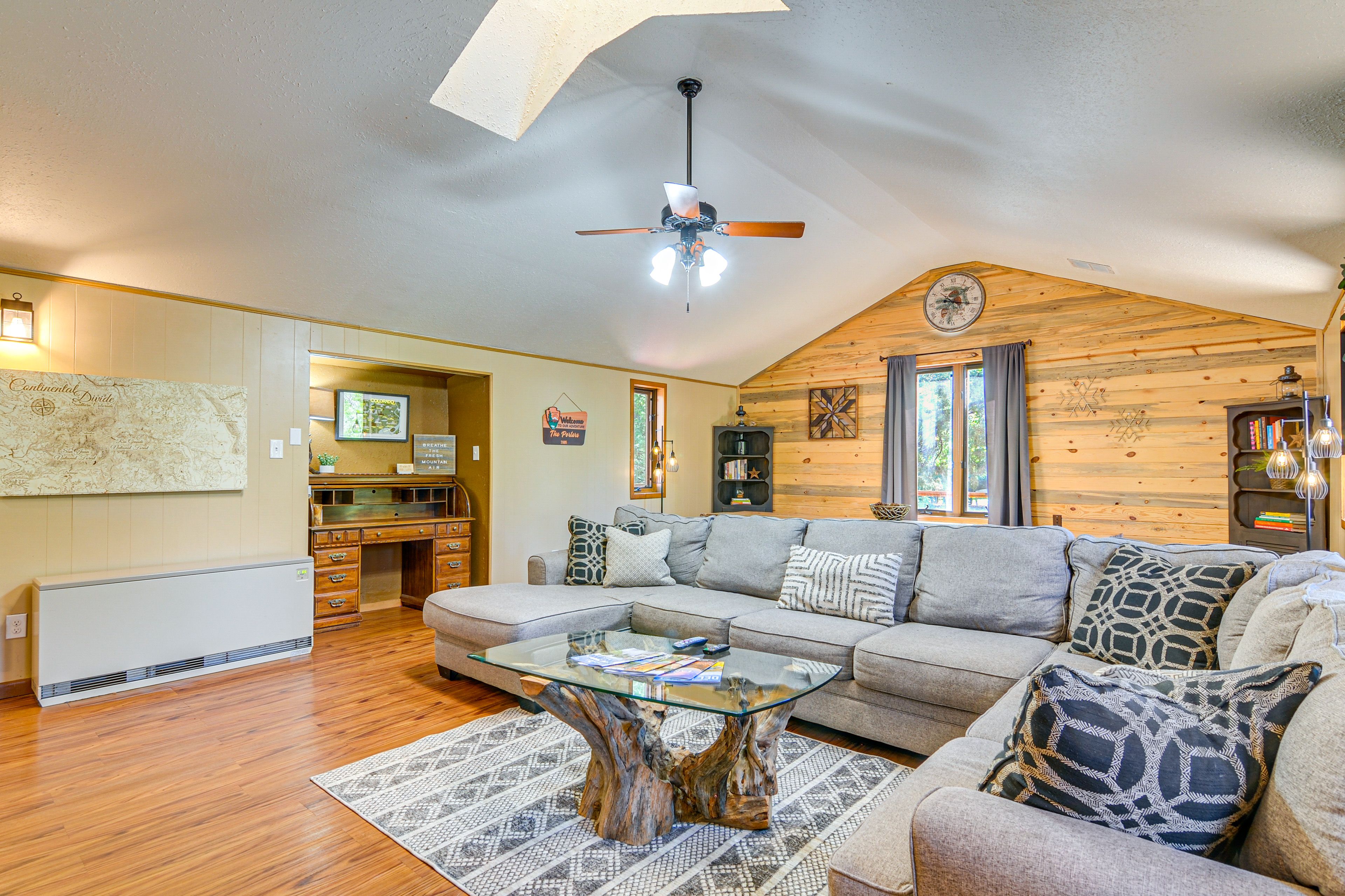 Living Room | Smart TV | Gas Fireplace | Free WiFi | Desk