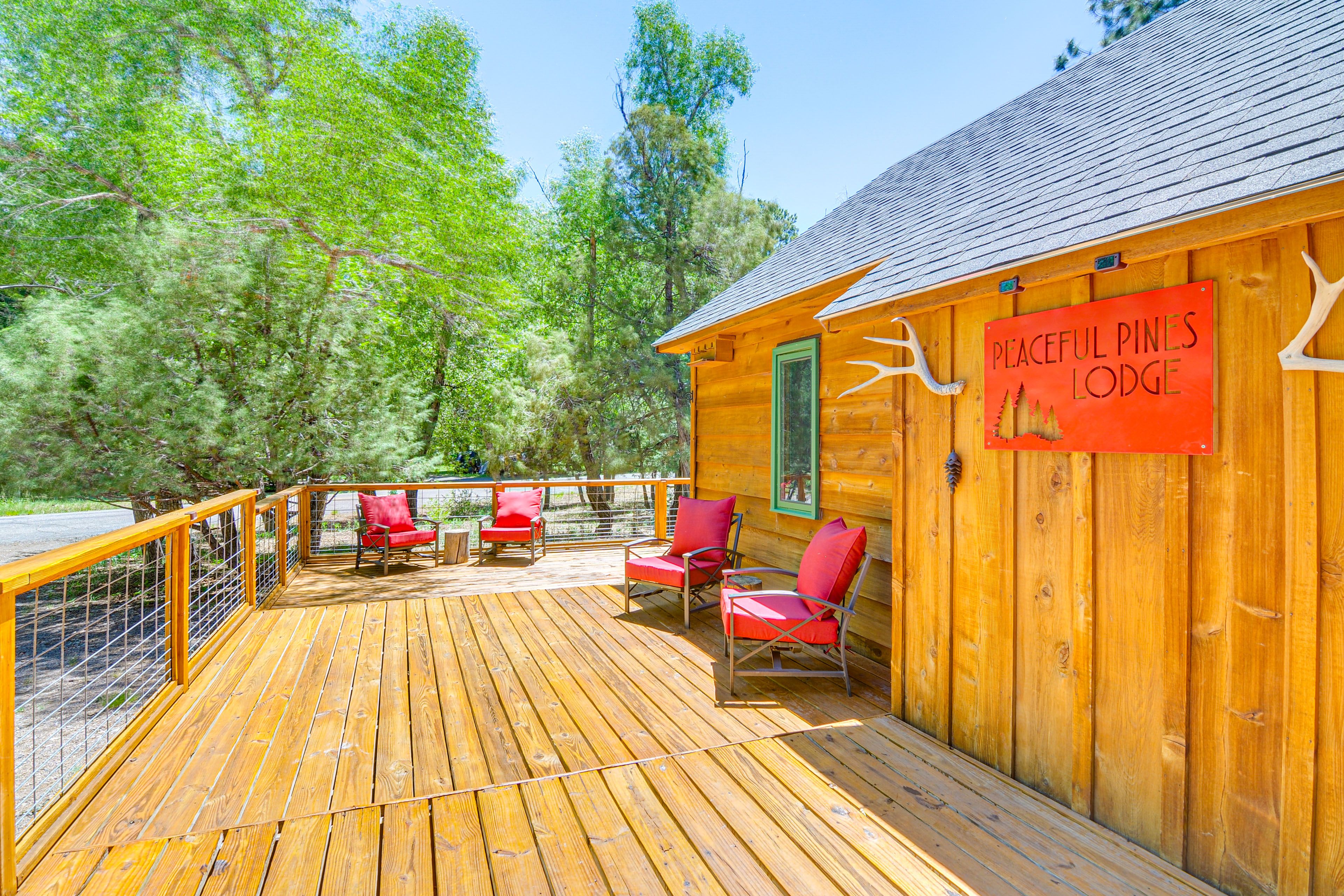 'Peaceful Pine Lodge' | Gas Grill | Spacious Deck | 1 Story