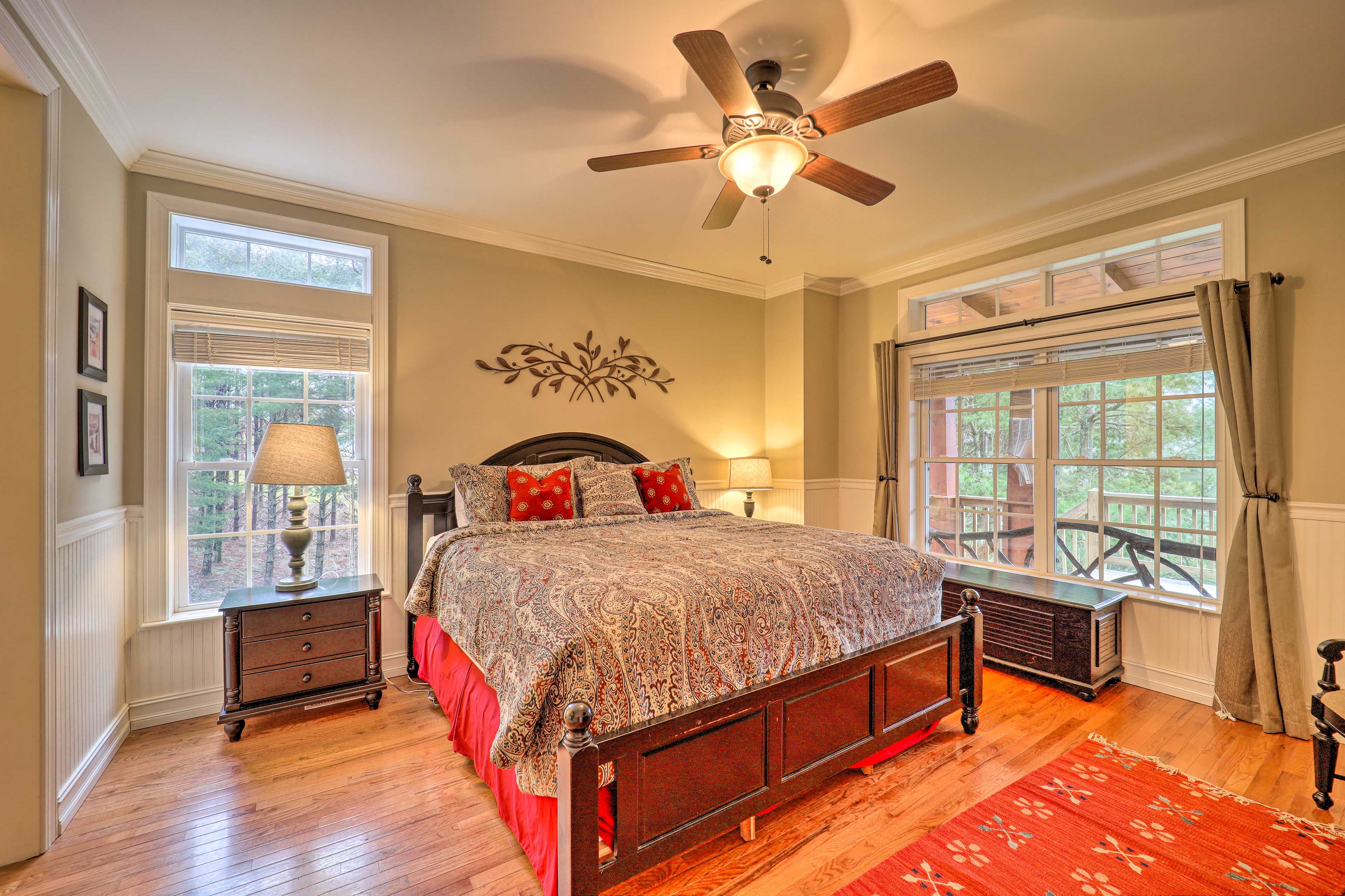 Bedroom 1 | King Bed | Linens Provided | En-Suite Bathroom