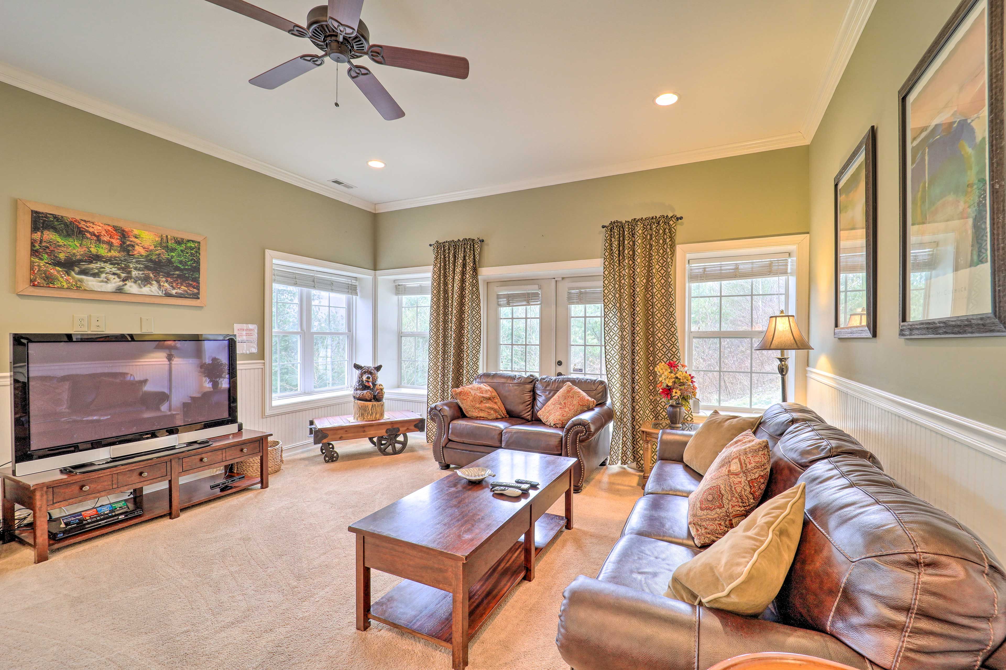 Game Room | Sleeper Sofa | Pool Table