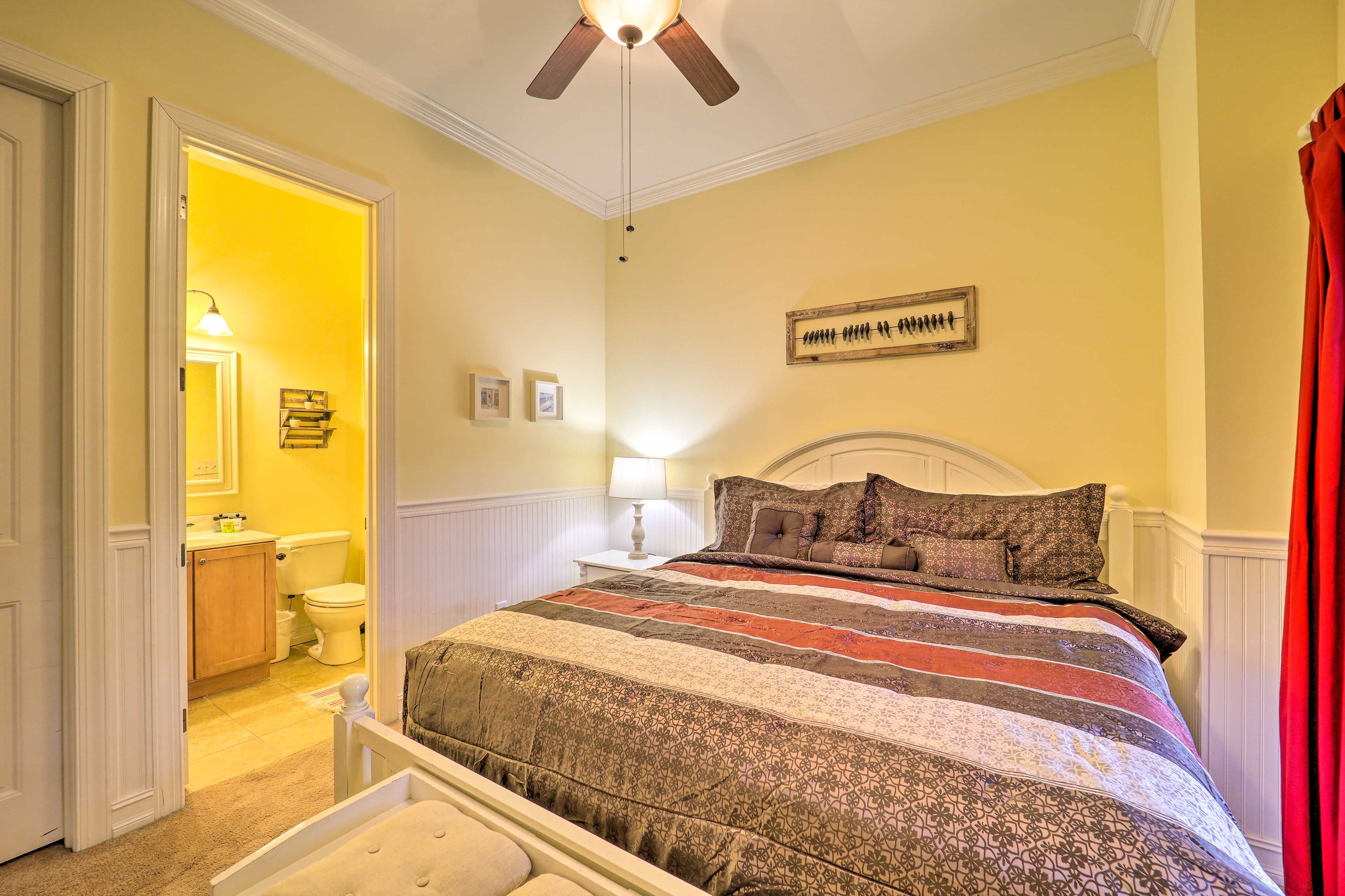 Bedroom 2 | King Bed | En-Suite Bathroom