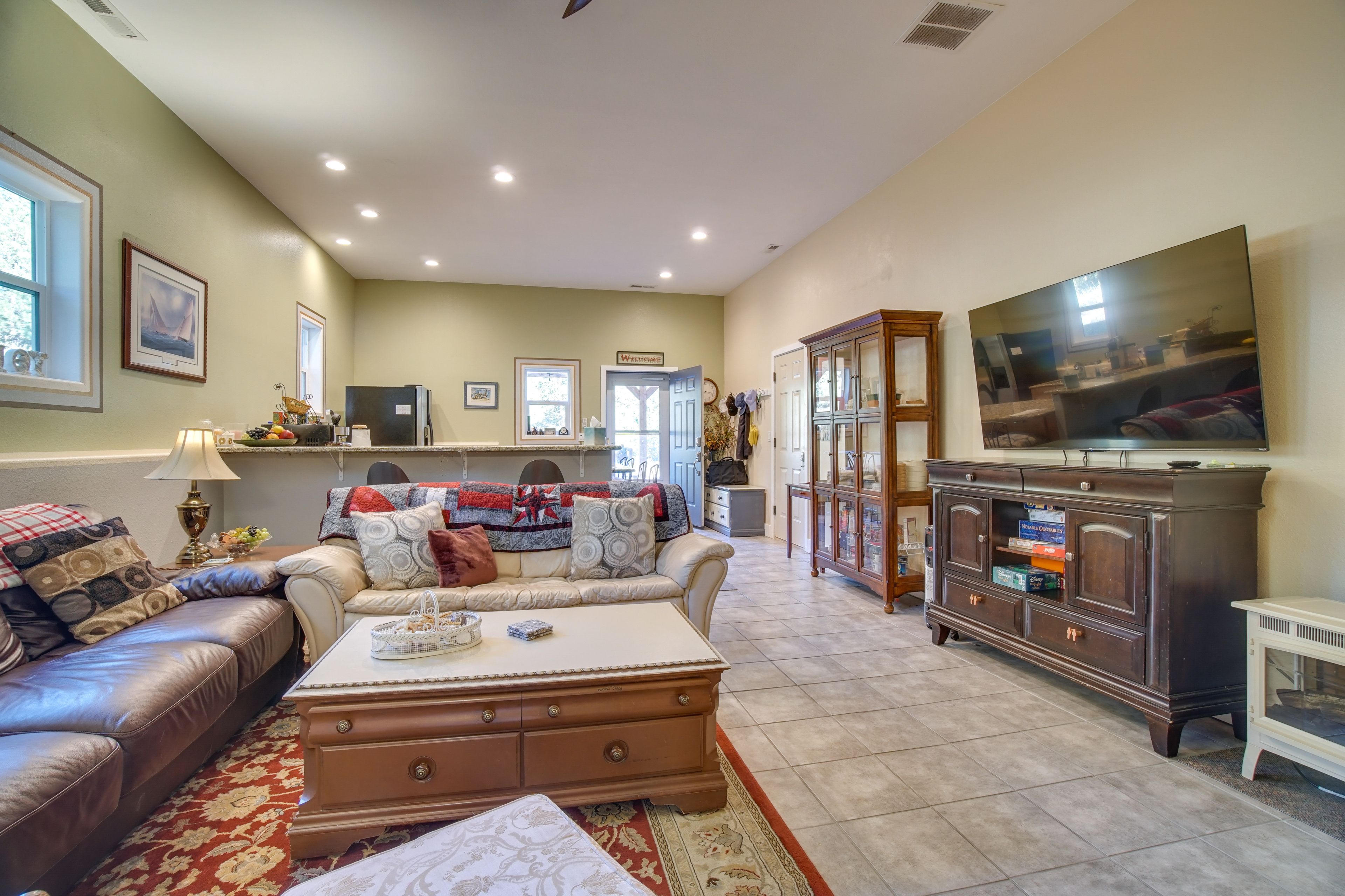 Living Room | Free WiFi