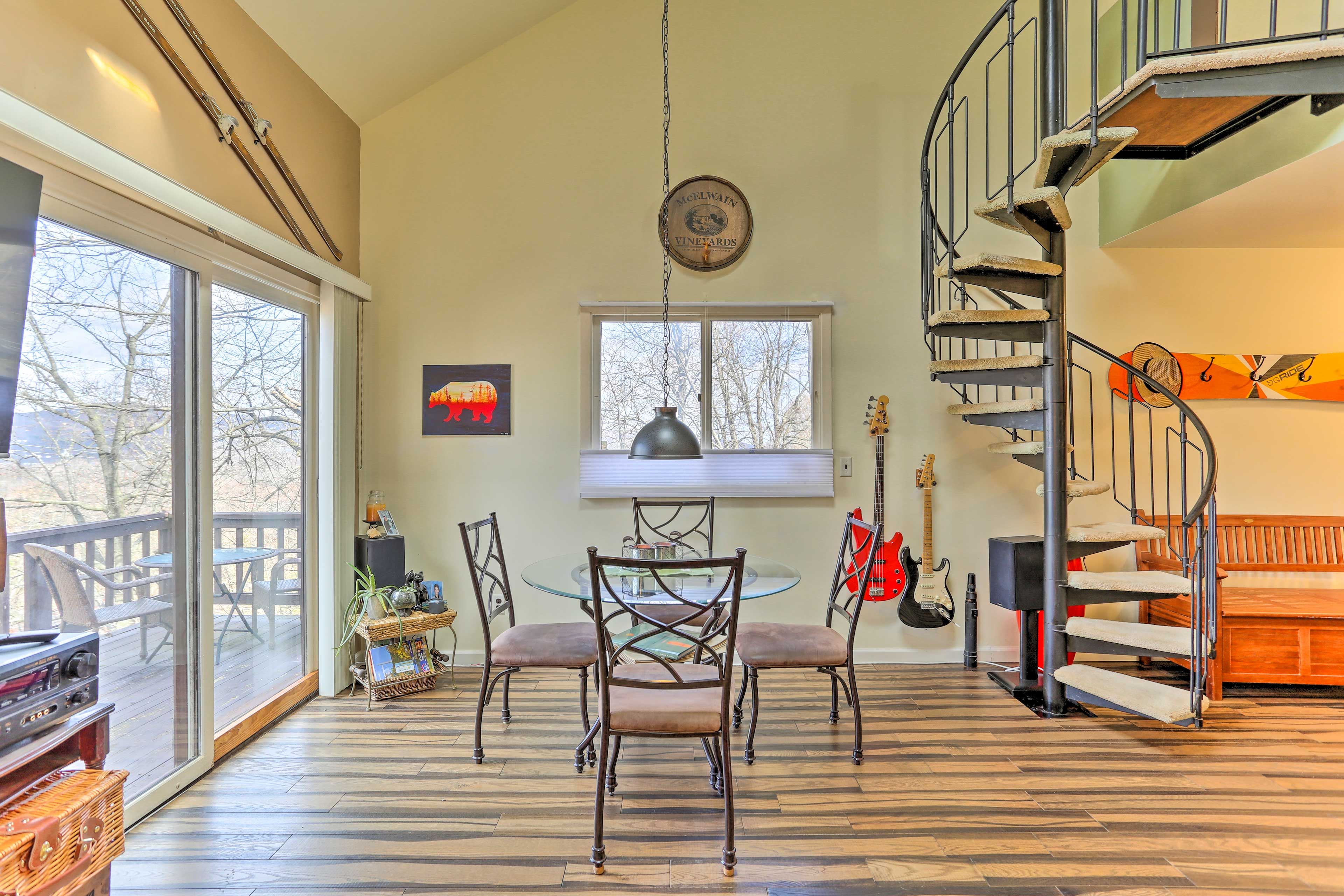 Dining Area | Dishware Provided