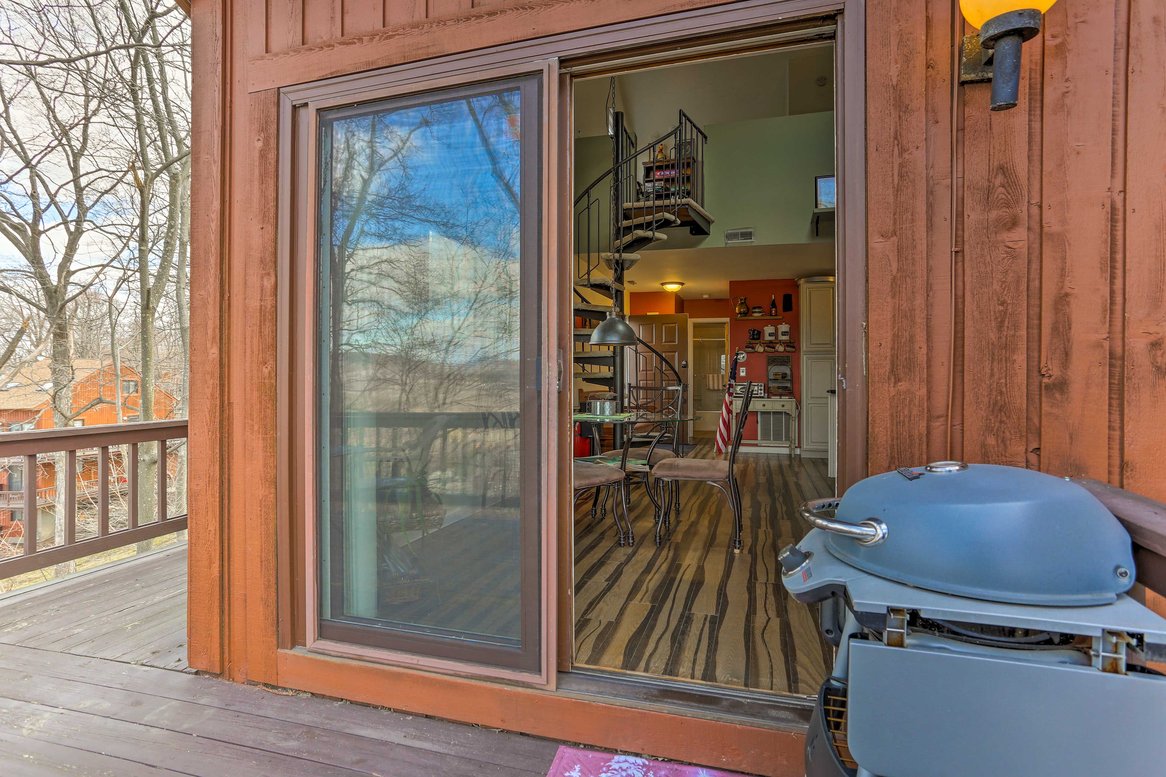 Condo Exterior | Gas Grill