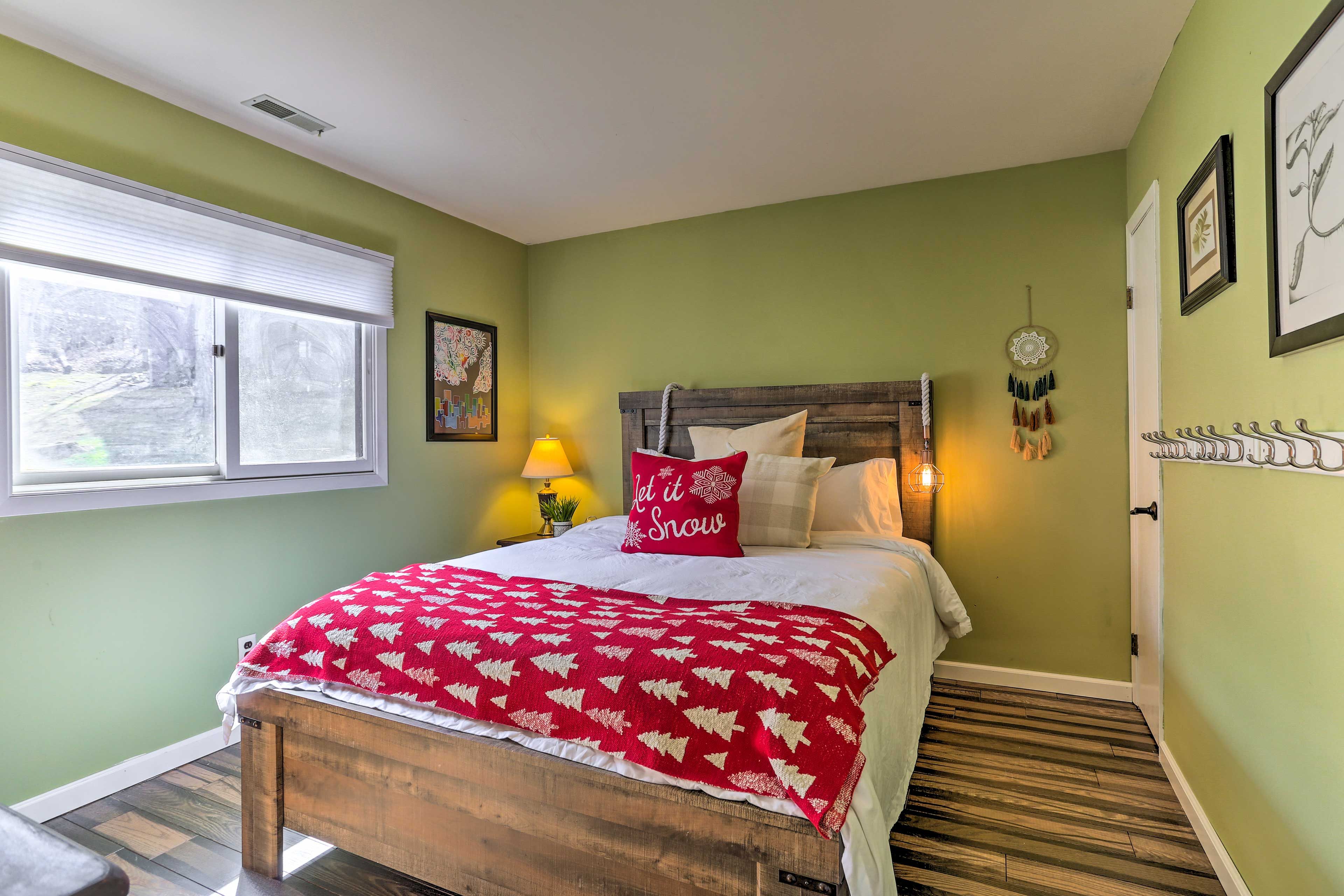 Bedroom 1 | Queen Bed | Linens Provided