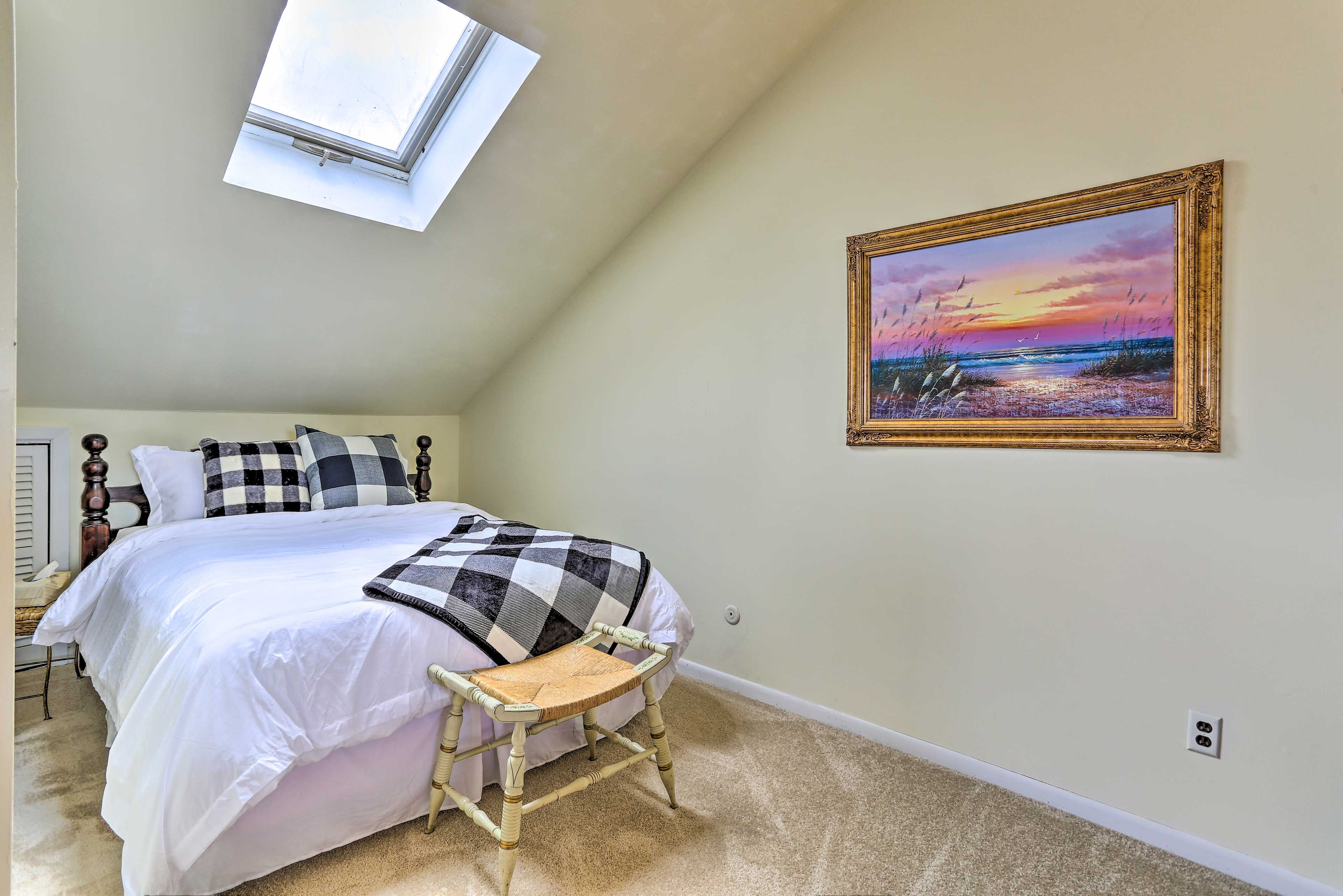 Bedroom 2 | Queen Bed
