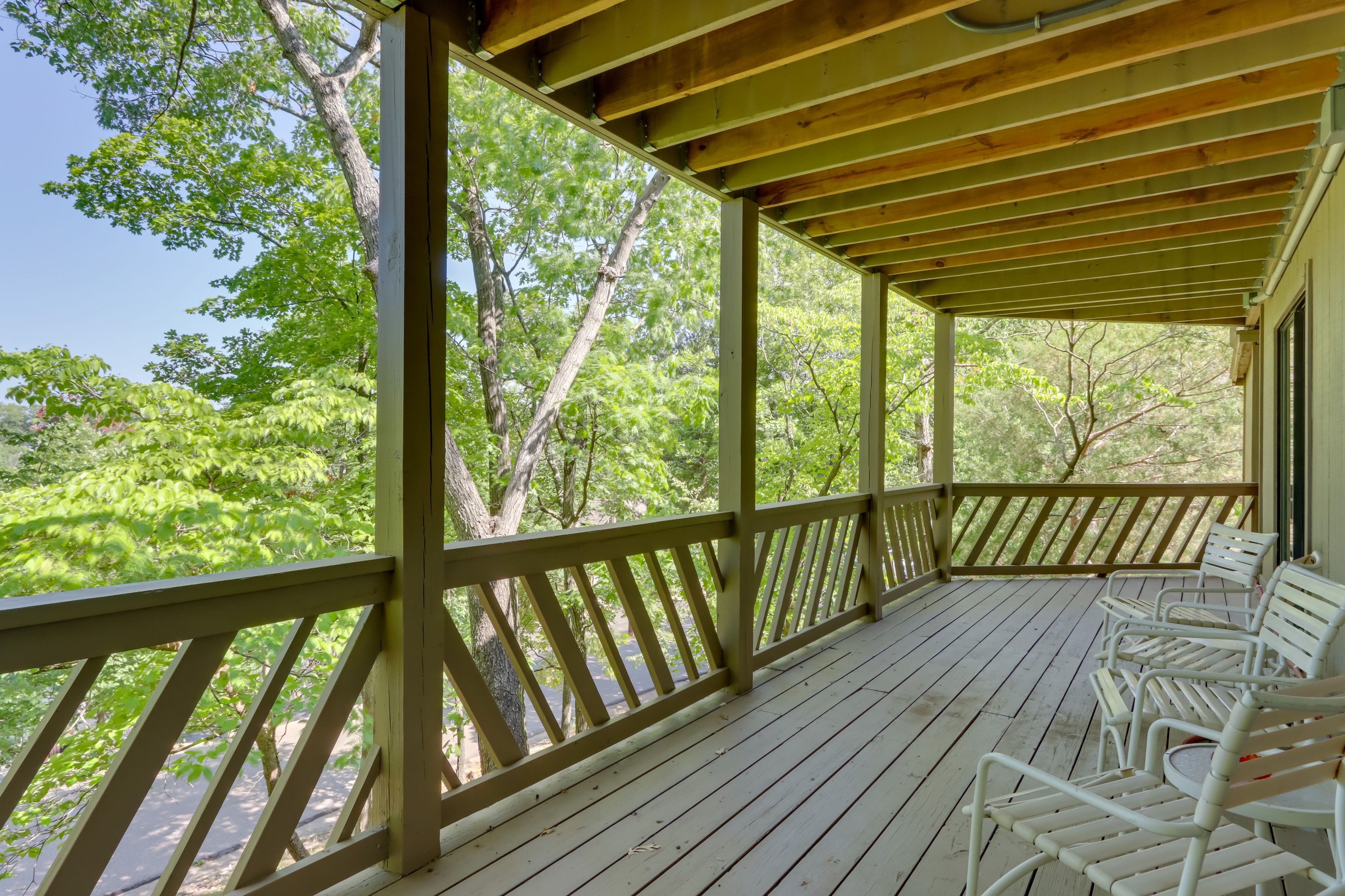 Wraparound Porch | Lake View