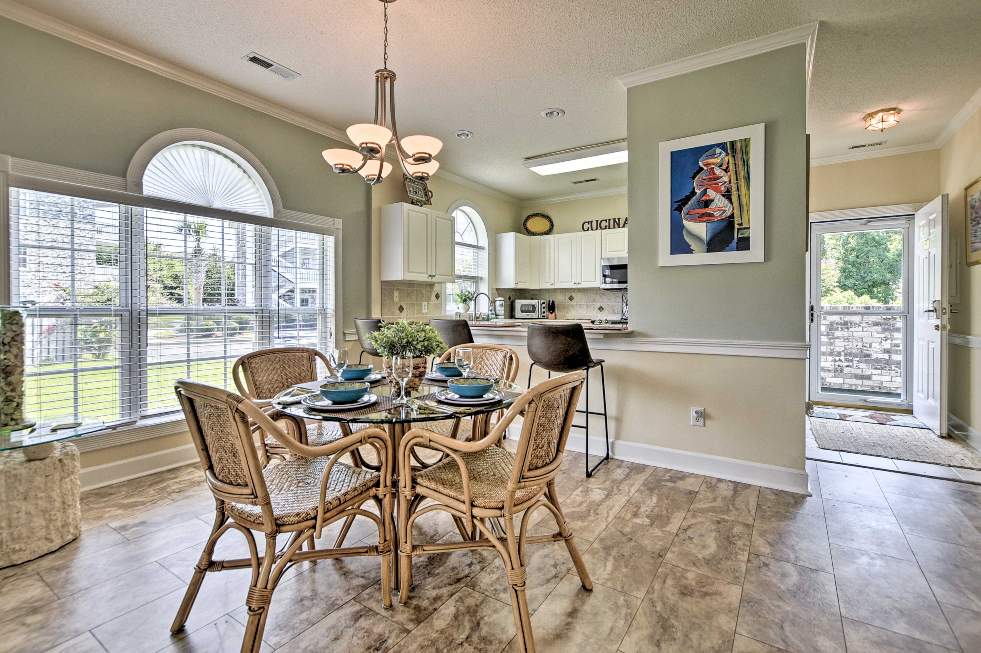 Dining Area | Dishwasher