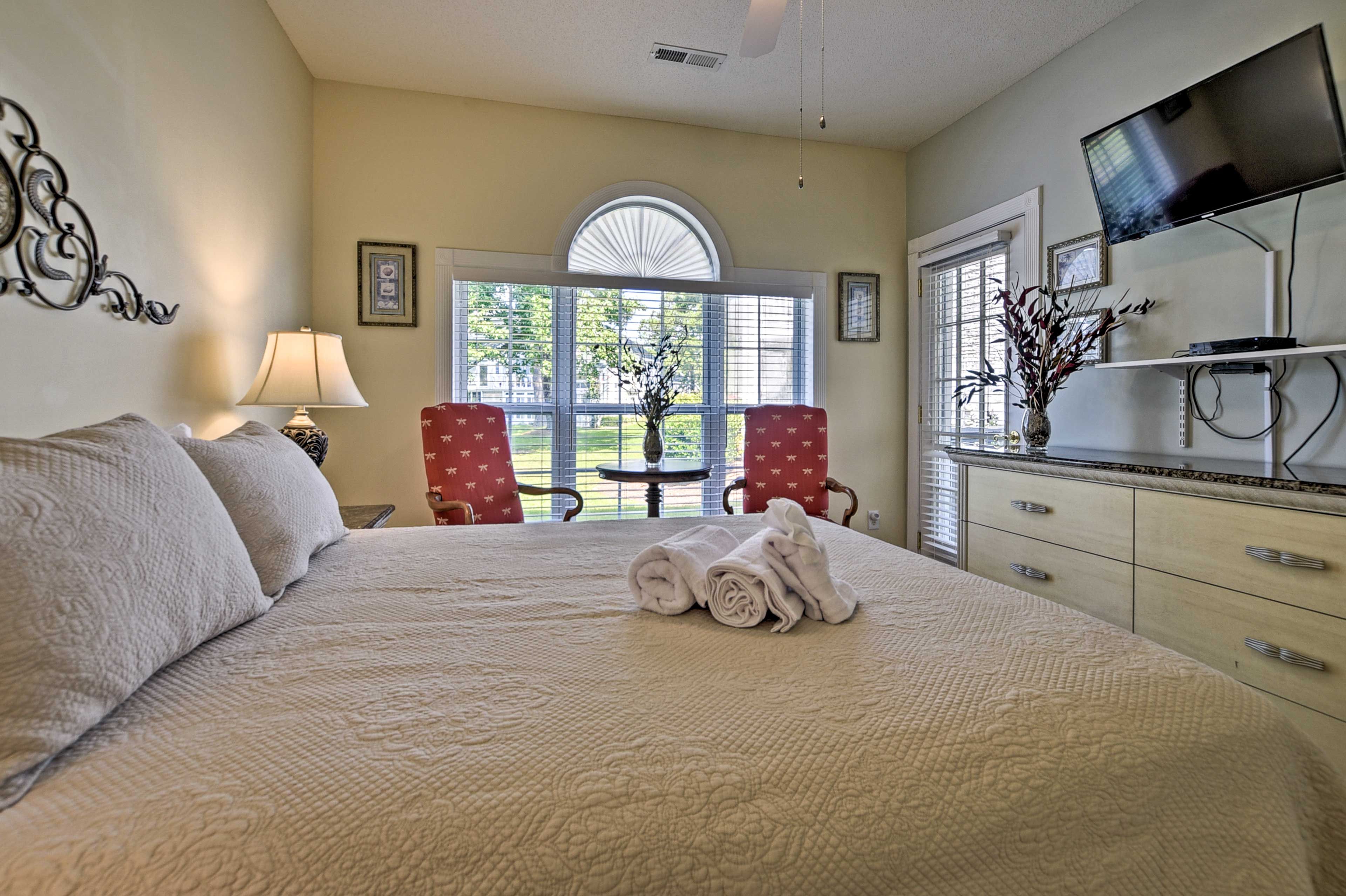 Bedroom 1 | Smart TV | En-Suite Bathroom