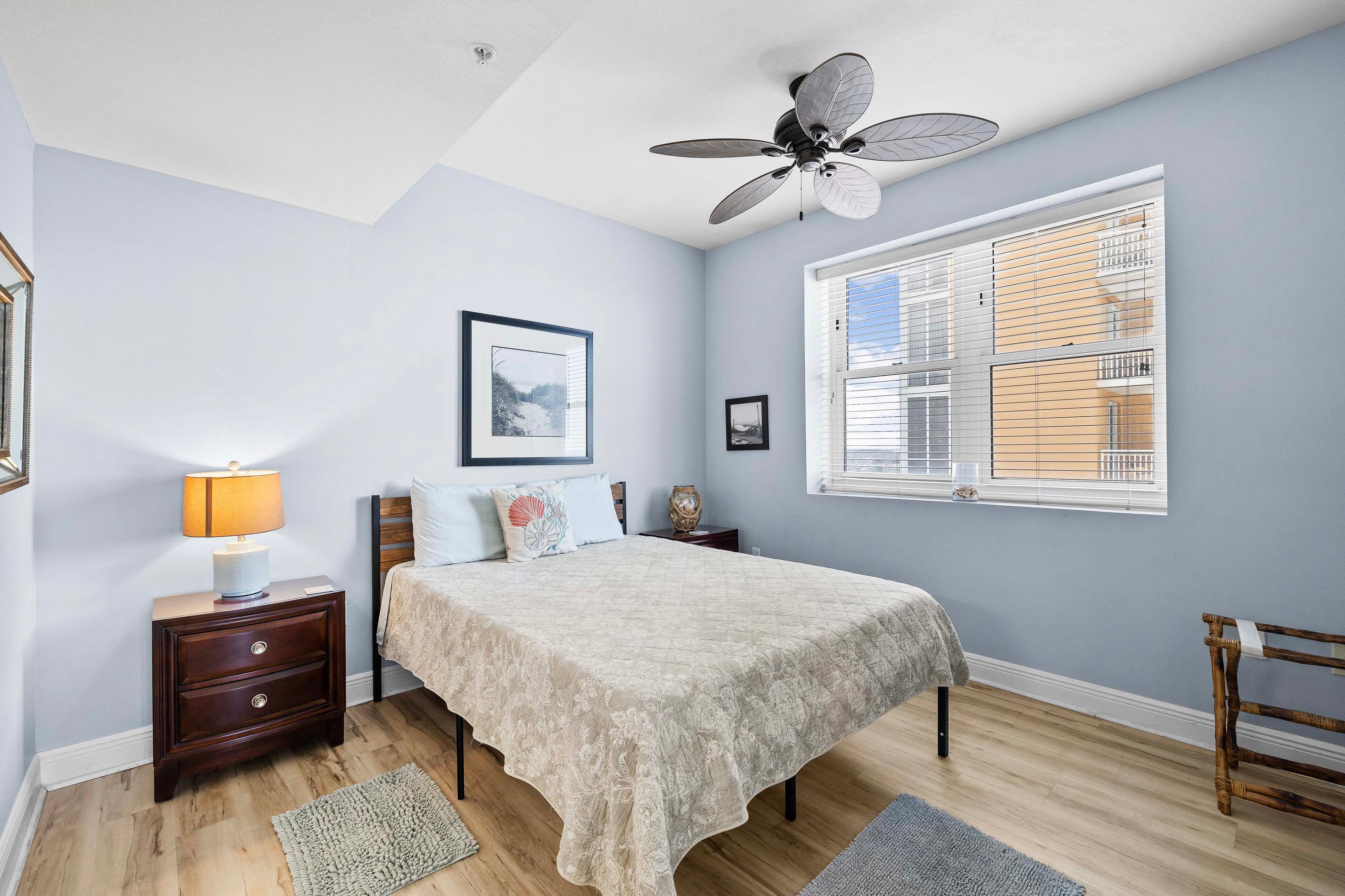 Bedroom 2 | Queen Bed