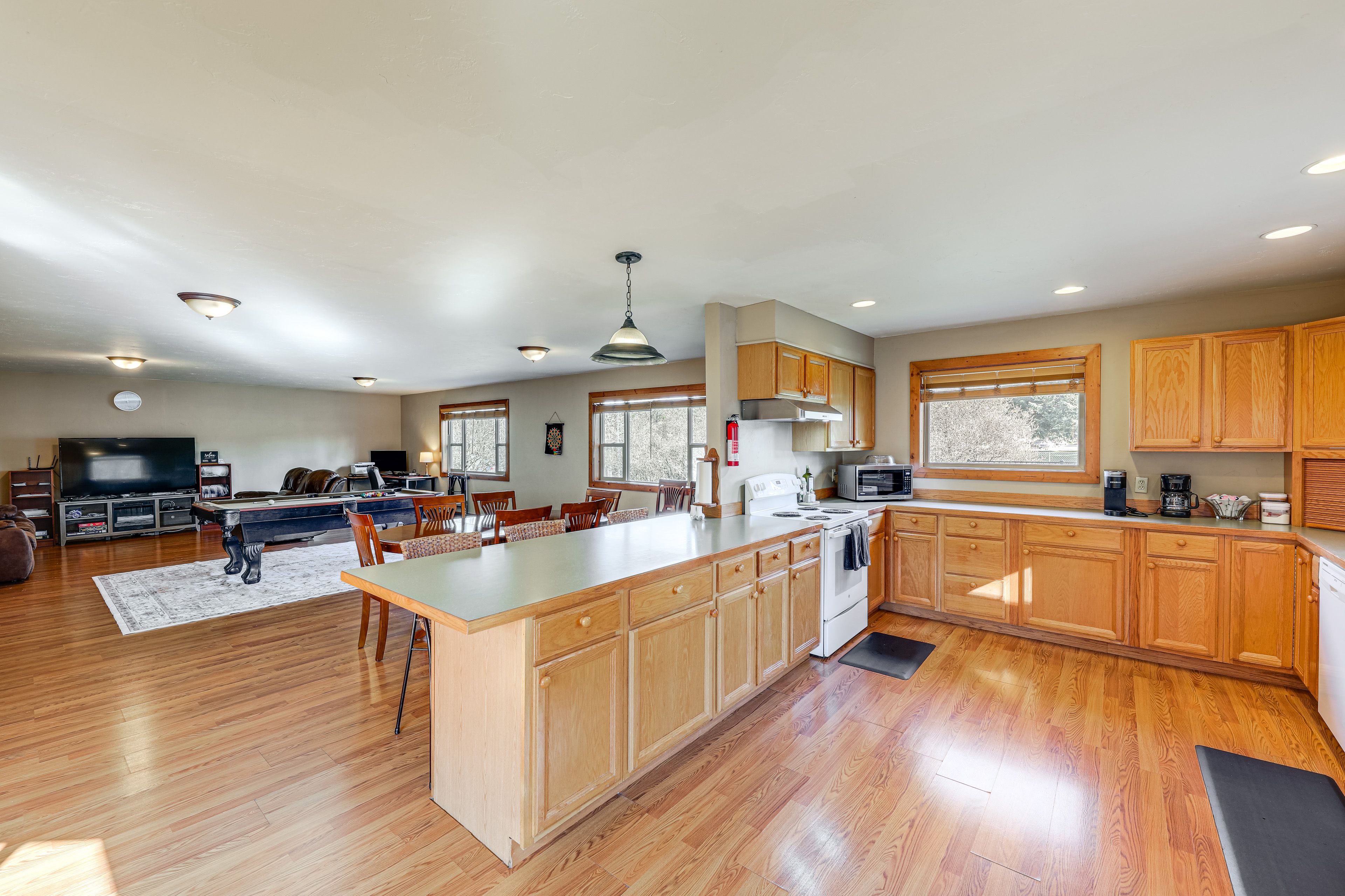 Kitchen | Cooking Basics | Coffee Maker | Dining Table