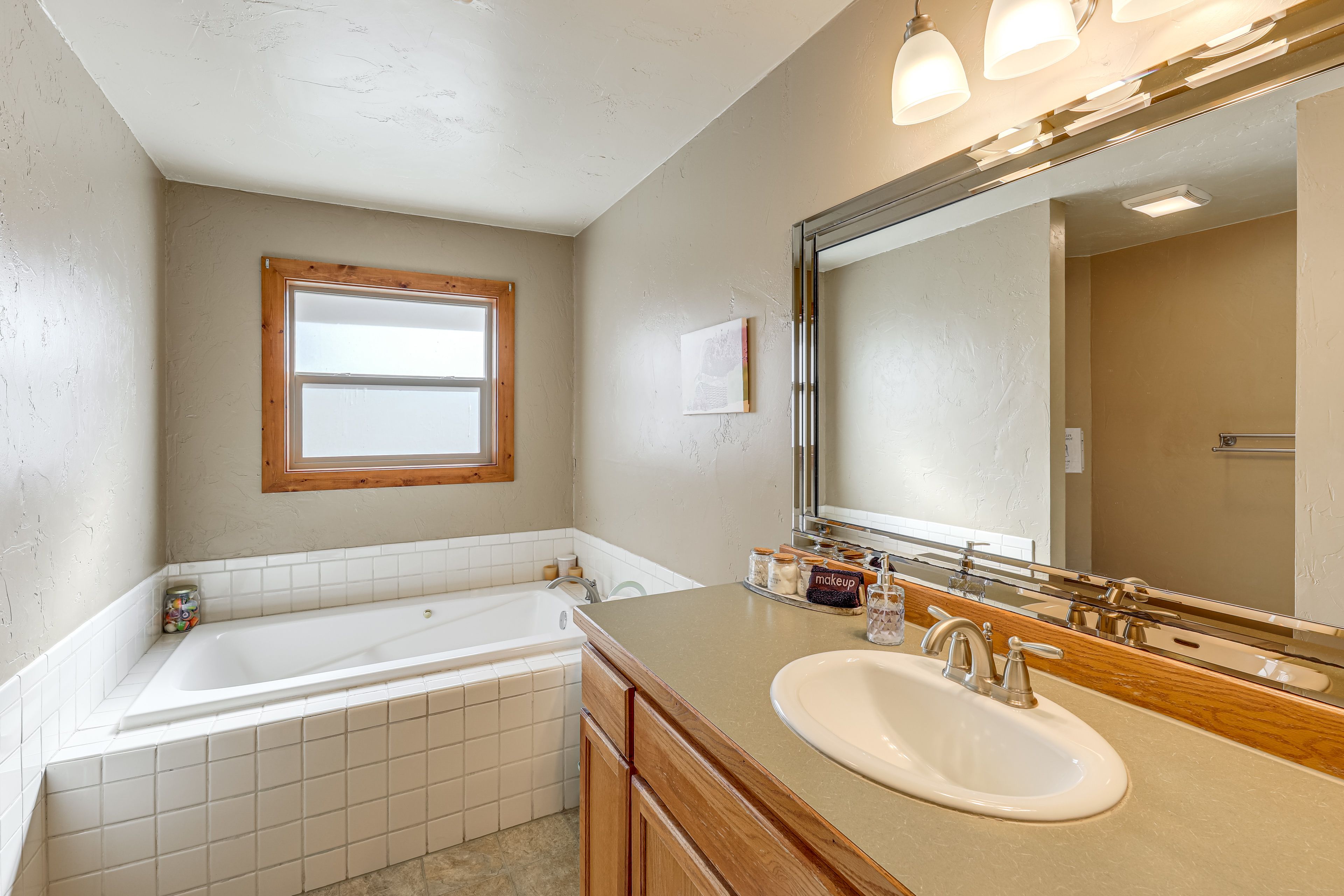 Full Bathroom | Complimentary Toiletries