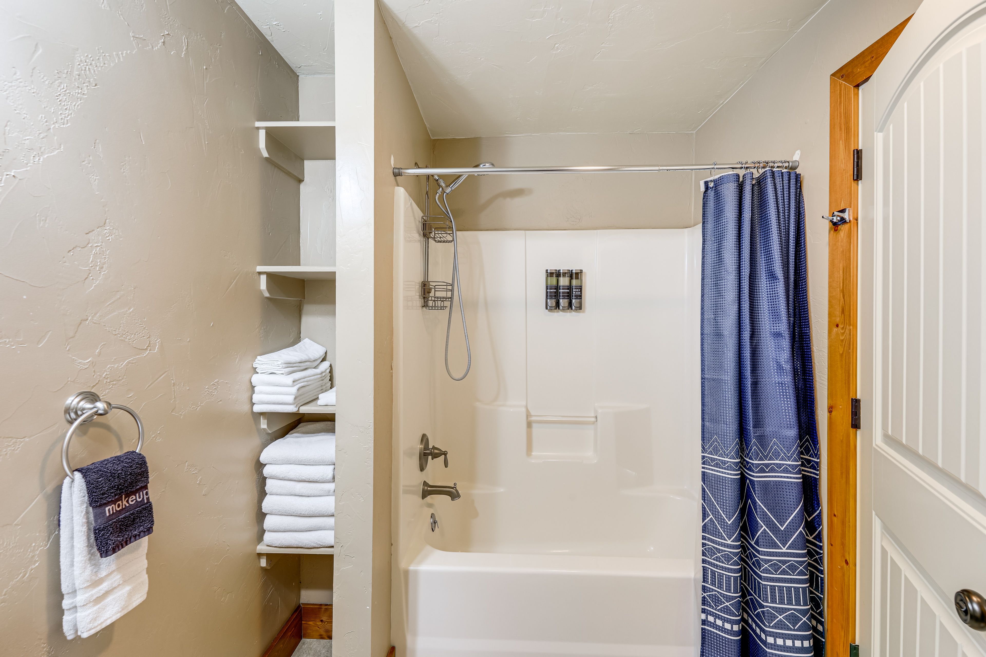 En-Suite Bathroom | Linens & Towels Provided