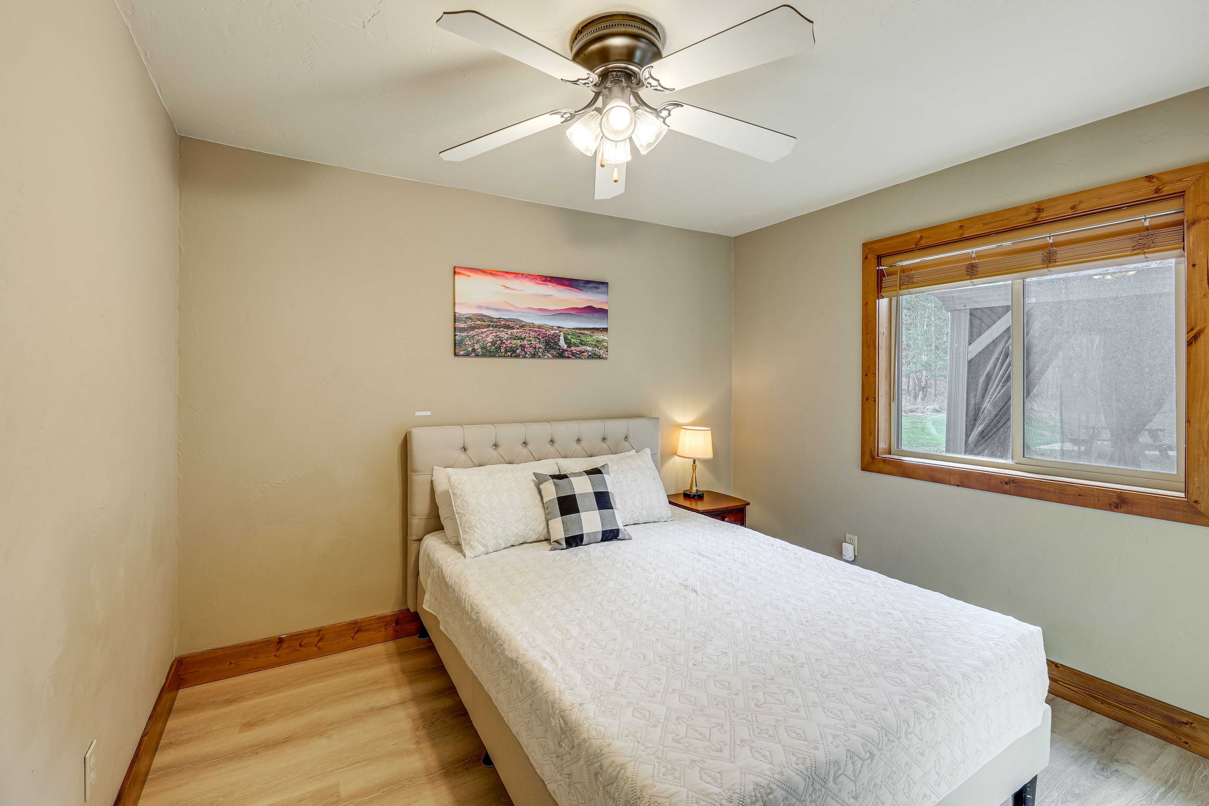 Bedroom 2 | Queen Bed