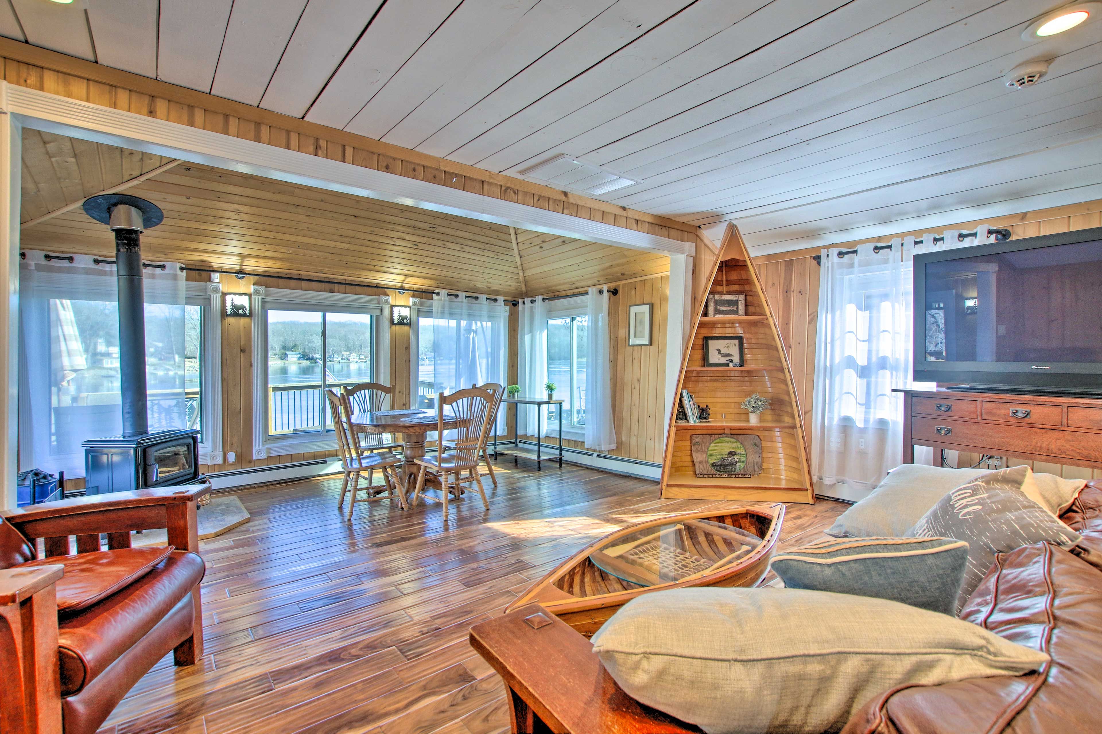 Living Room | Cable TV | Wood-Burning Stove