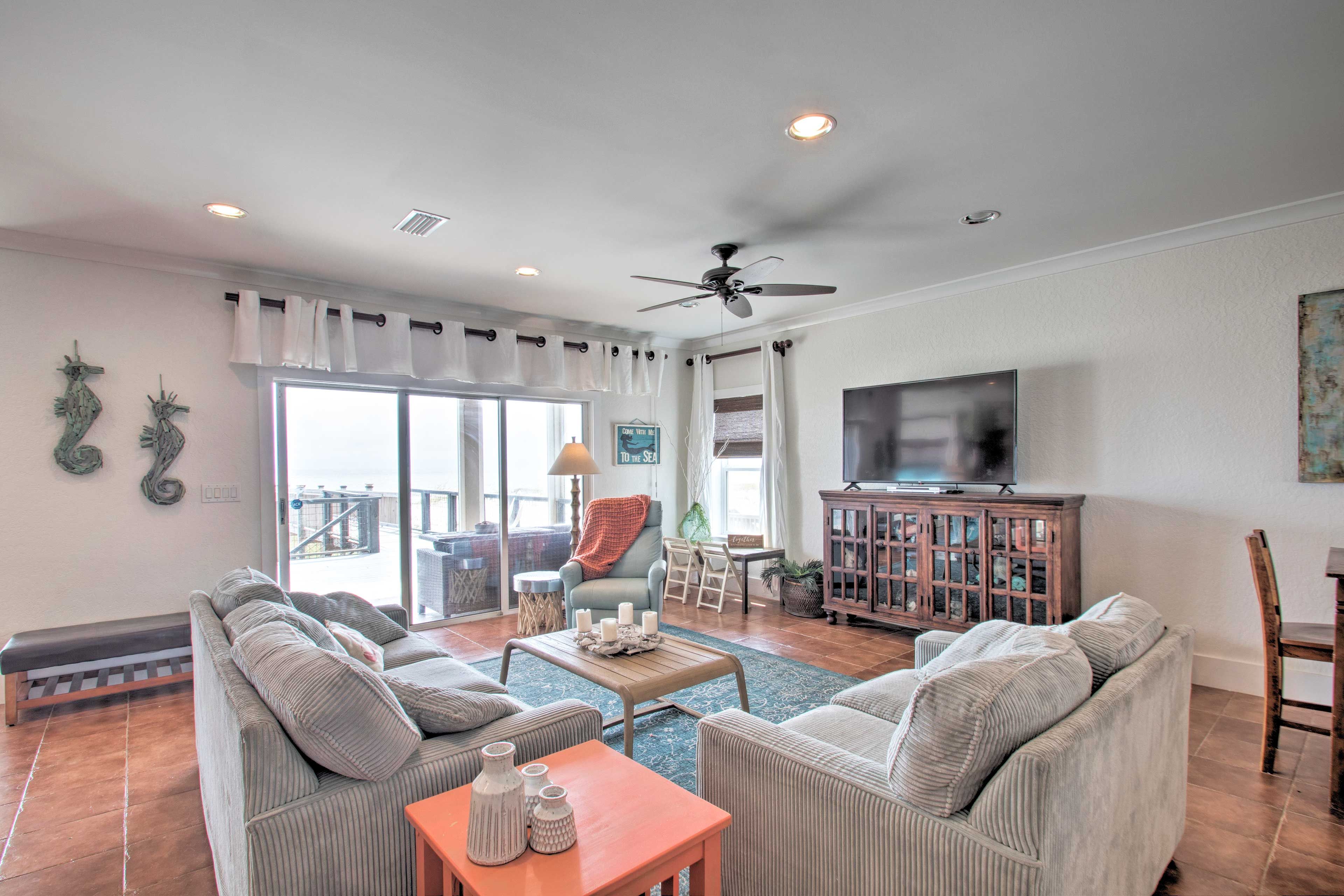 Living Area | Smart TVs | DVD Player