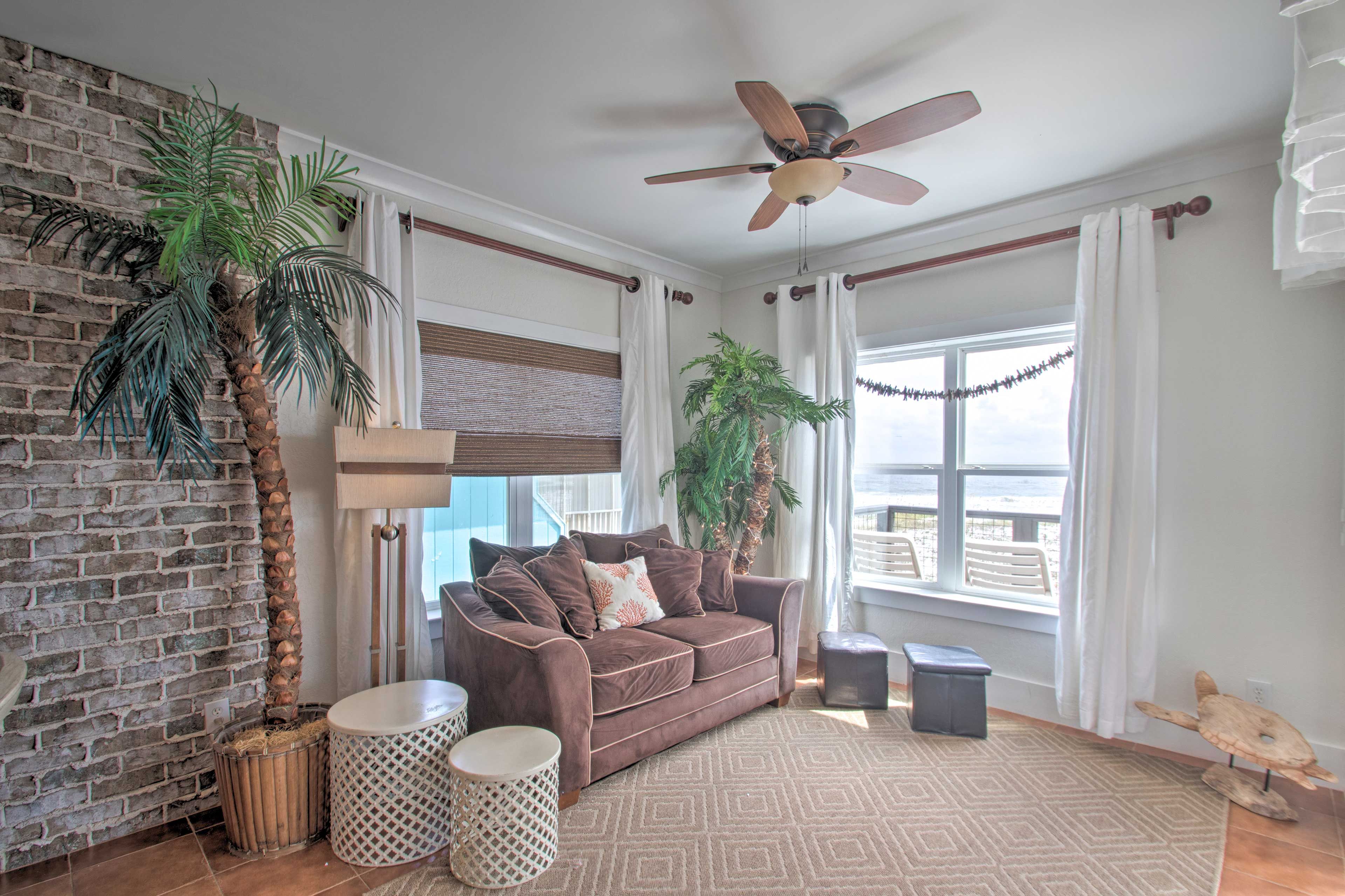 Living Area | Central A/C & Heating