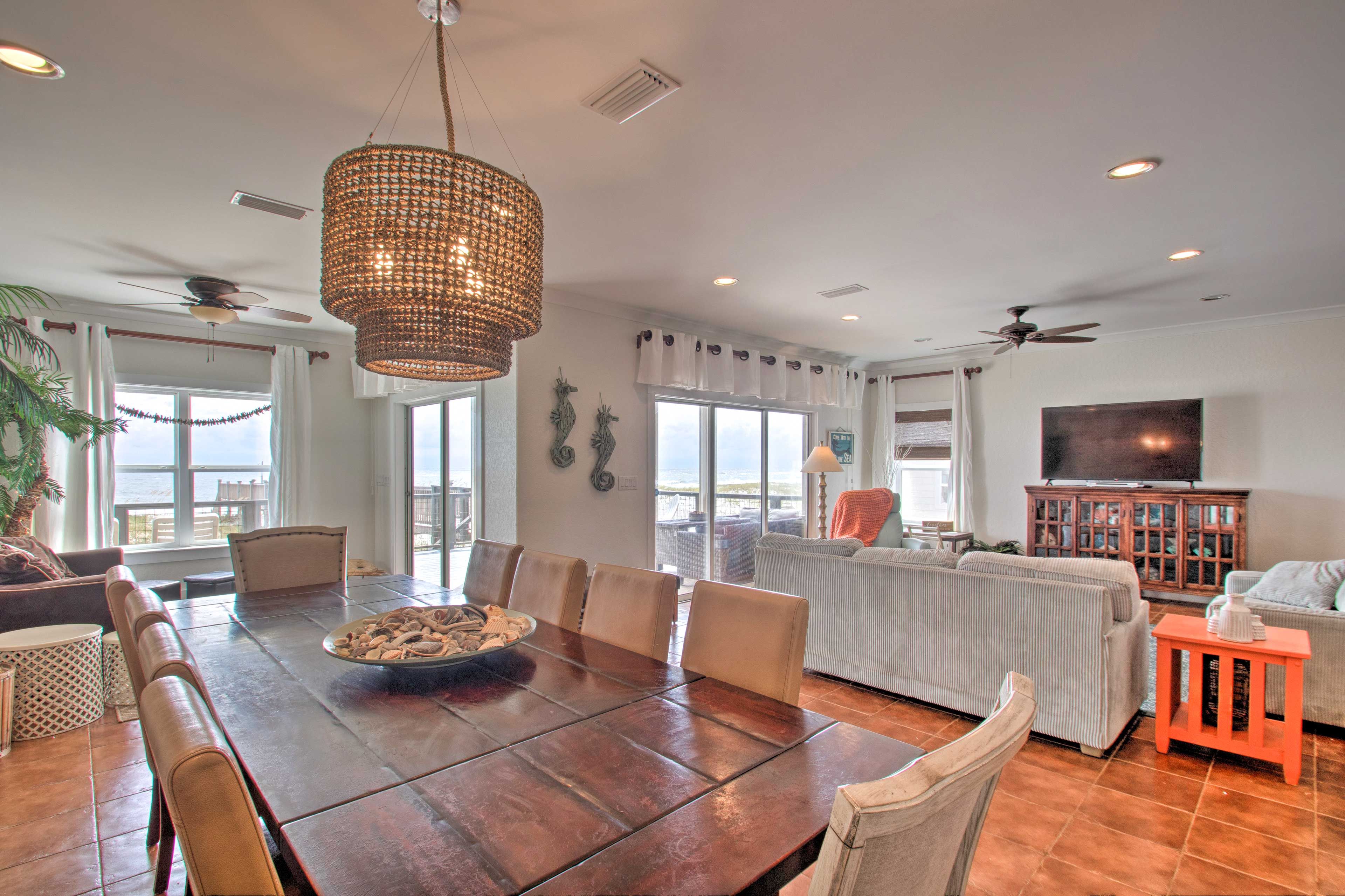 Dining Area | Trash Bags & Paper Towels Provided