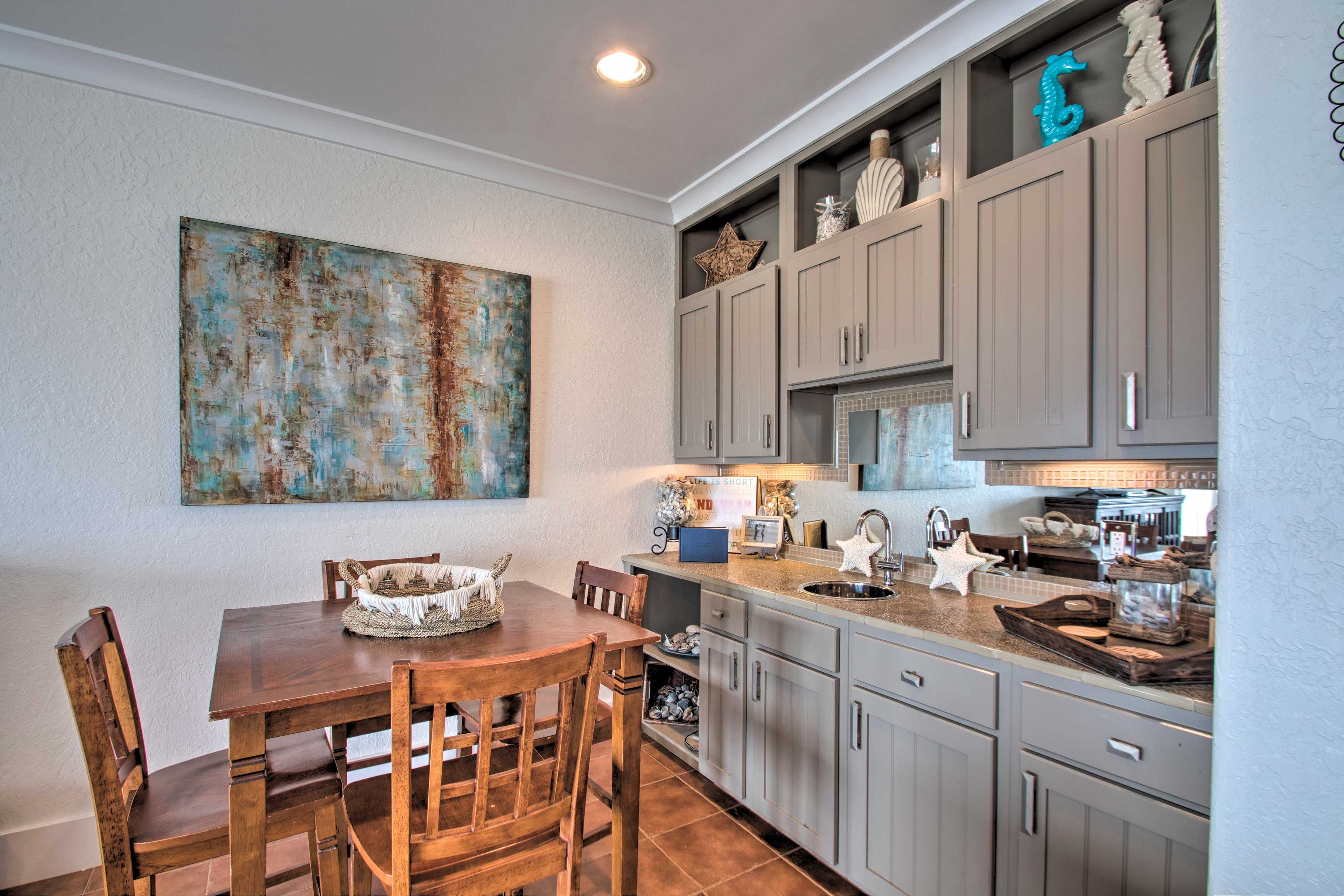 Wet Bar & Dining Area | Coffee Grinder