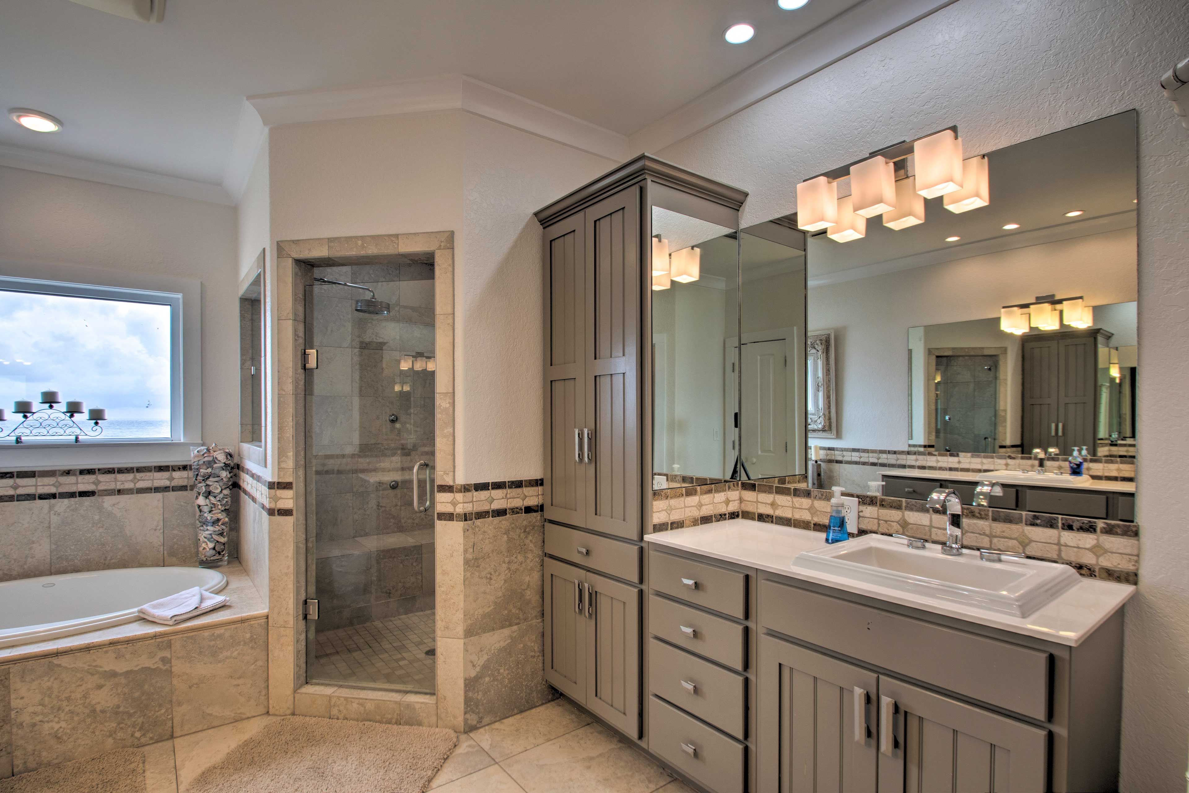 En-Suite Bathroom 1 | Hair Dryers Provided