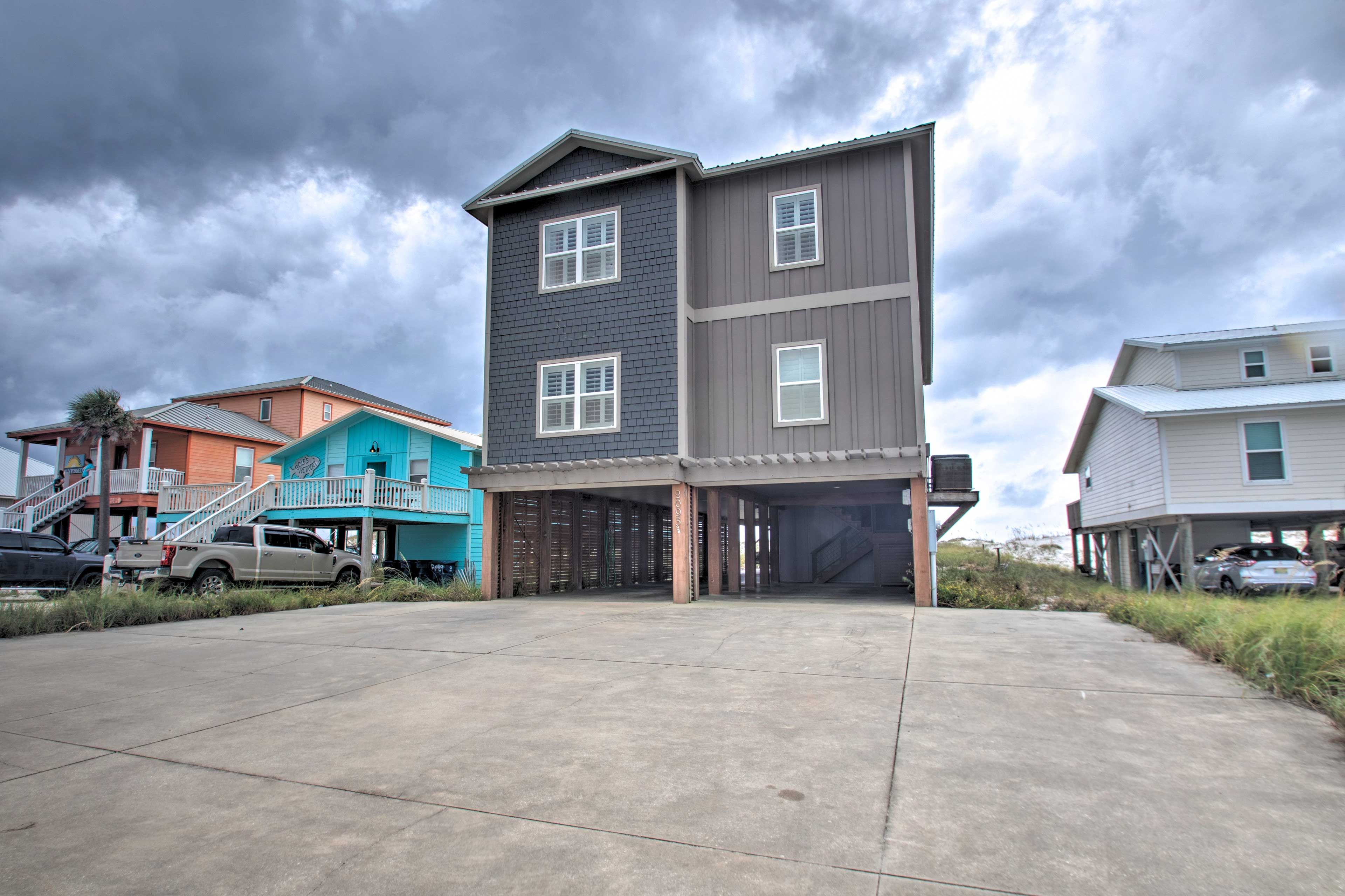 Parking | Covered Parking (3 vehicles) | Driveway (4 vehicles)