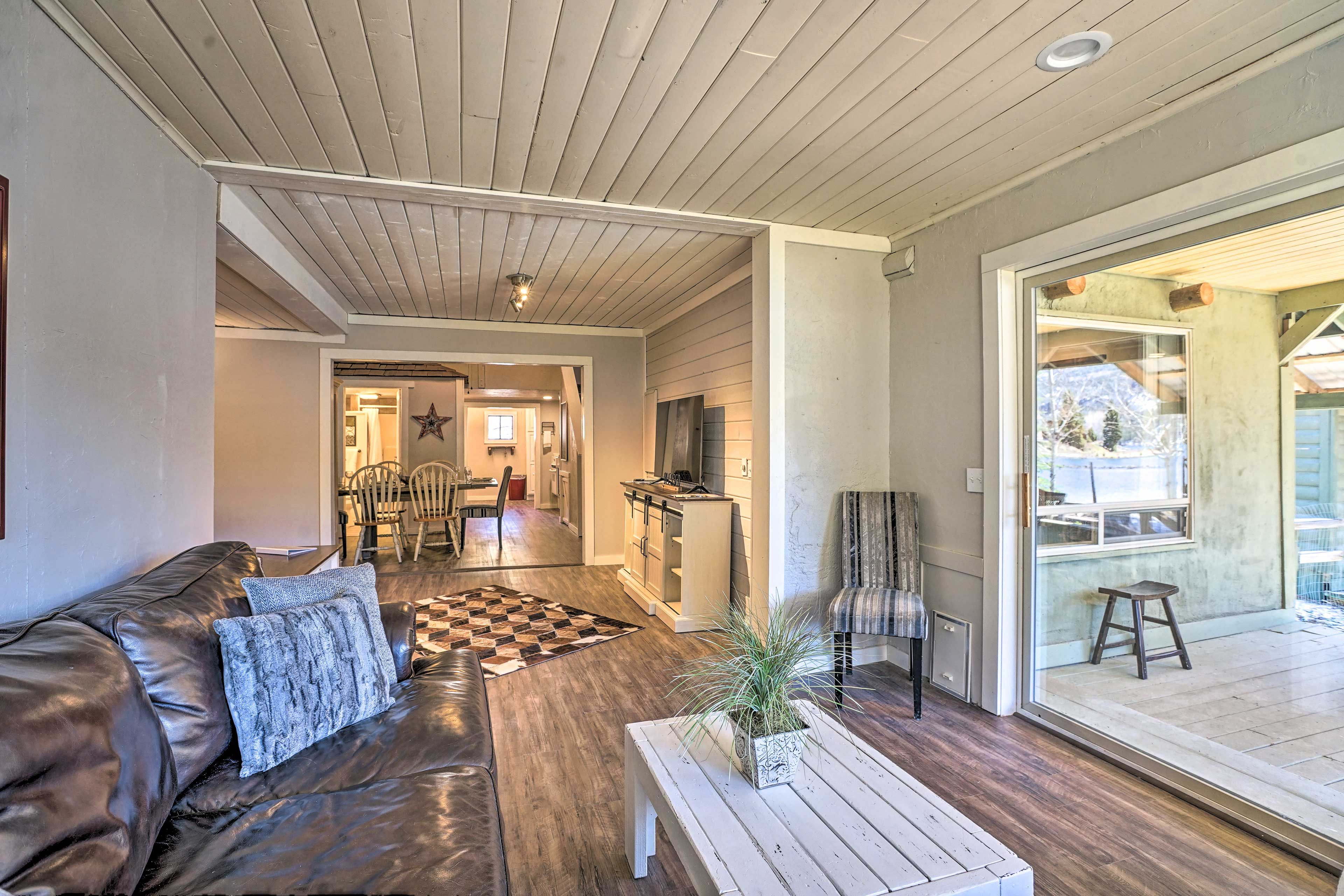 Living Room | Covered Deck Access