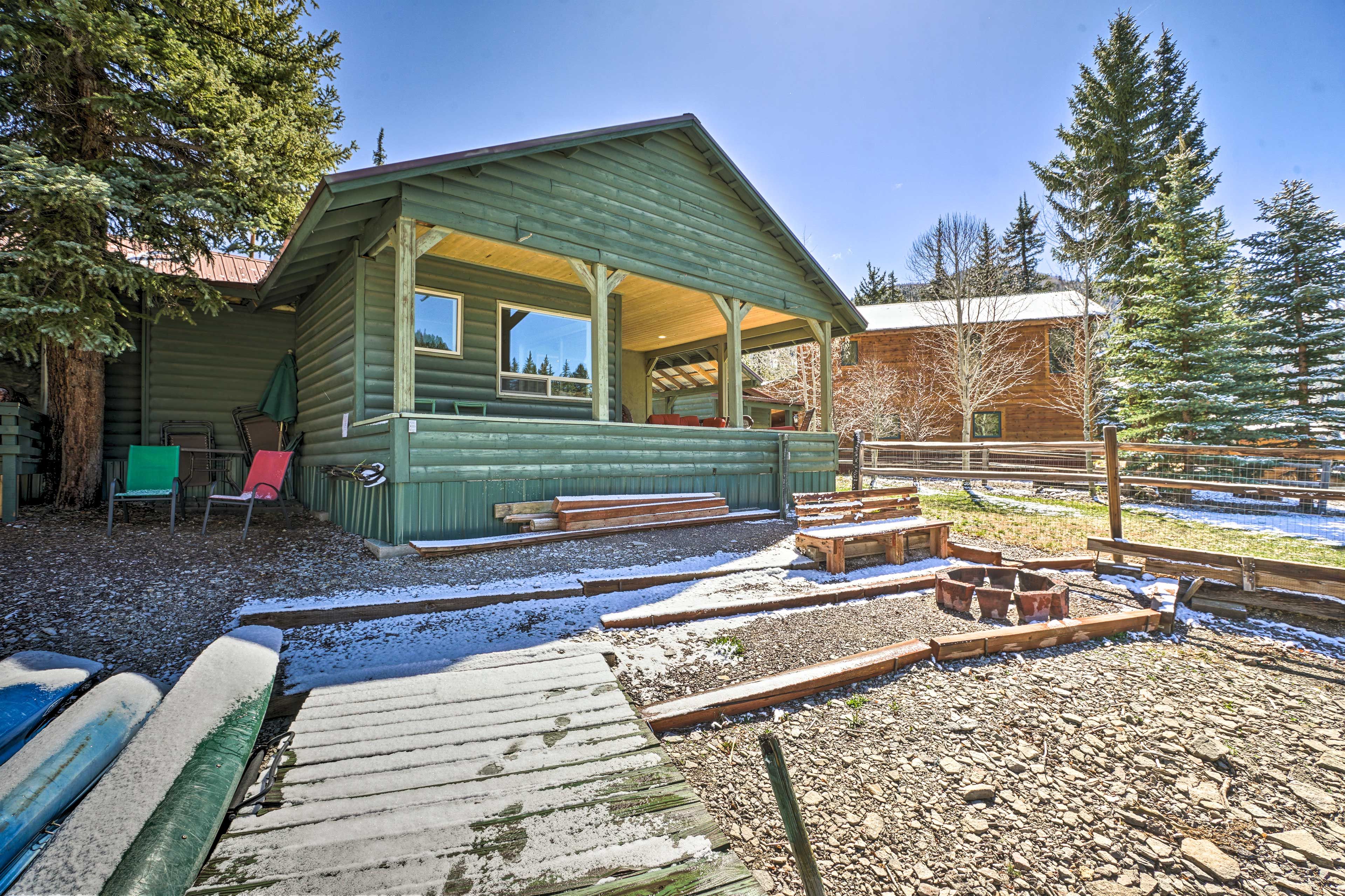 Cabin Exterior | Canoe, Kayaks, & Life Vests Provided