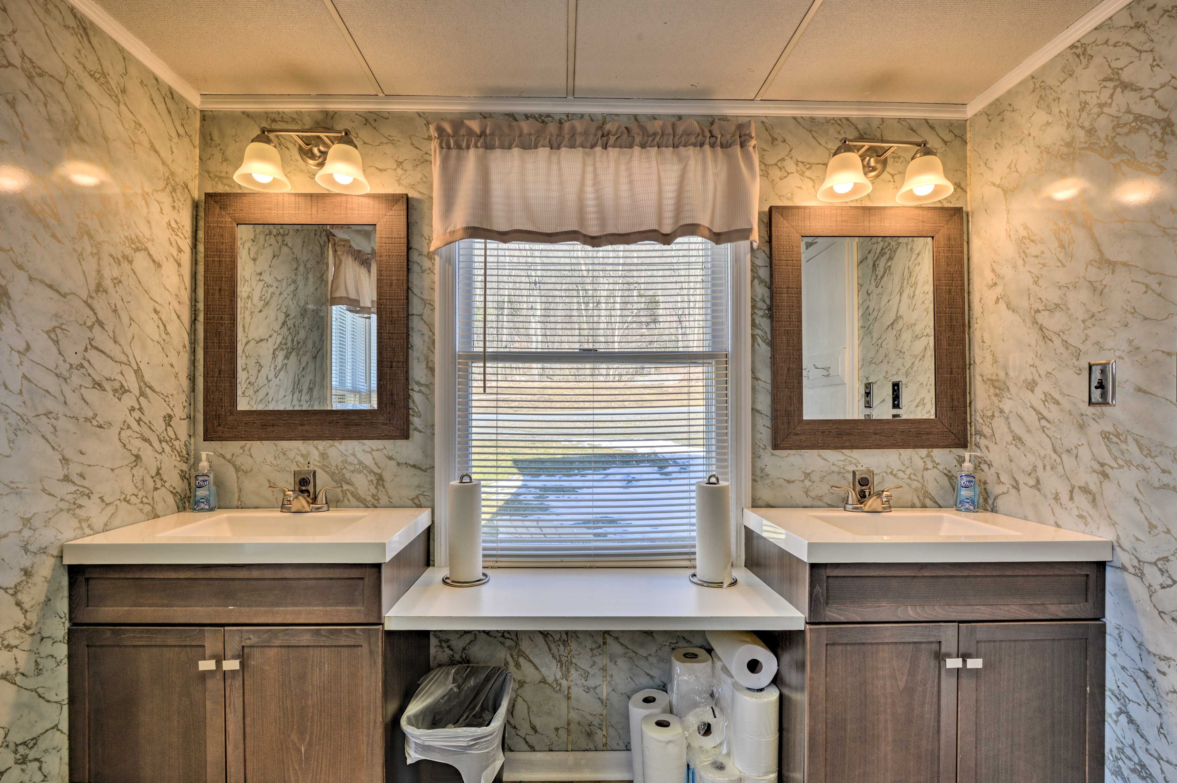 Full Bathroom | 1st Floor