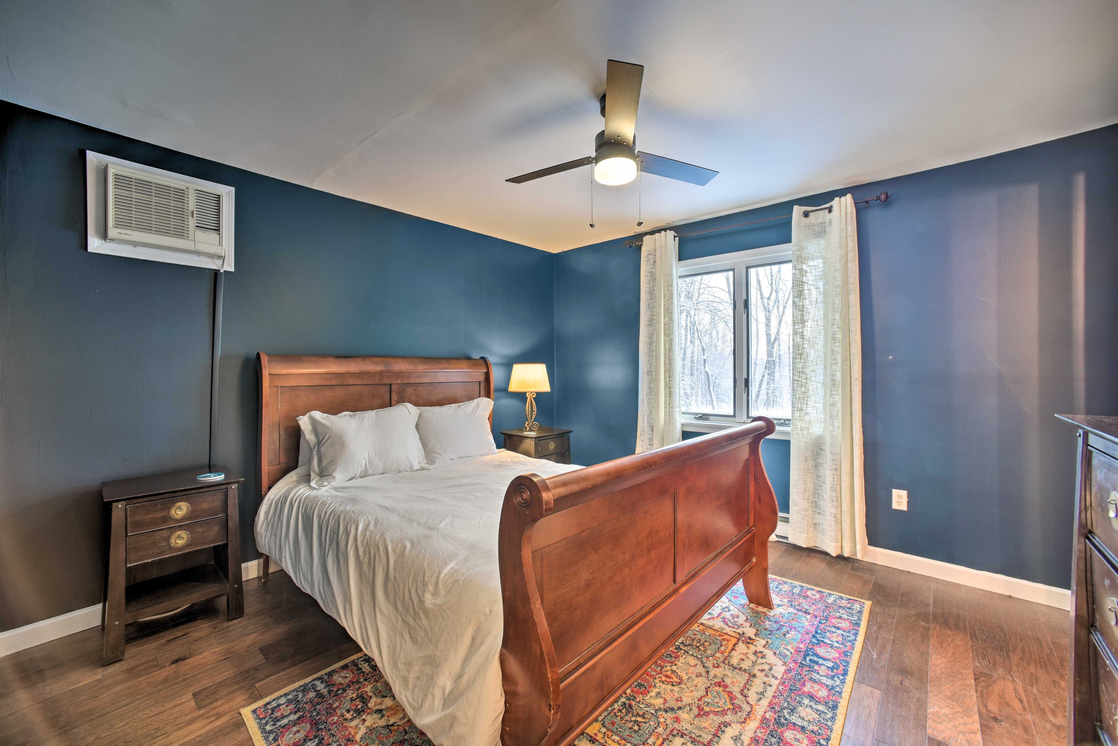 Bedroom 2 | Queen Bed | 2nd Floor | En-Suite Bathroom