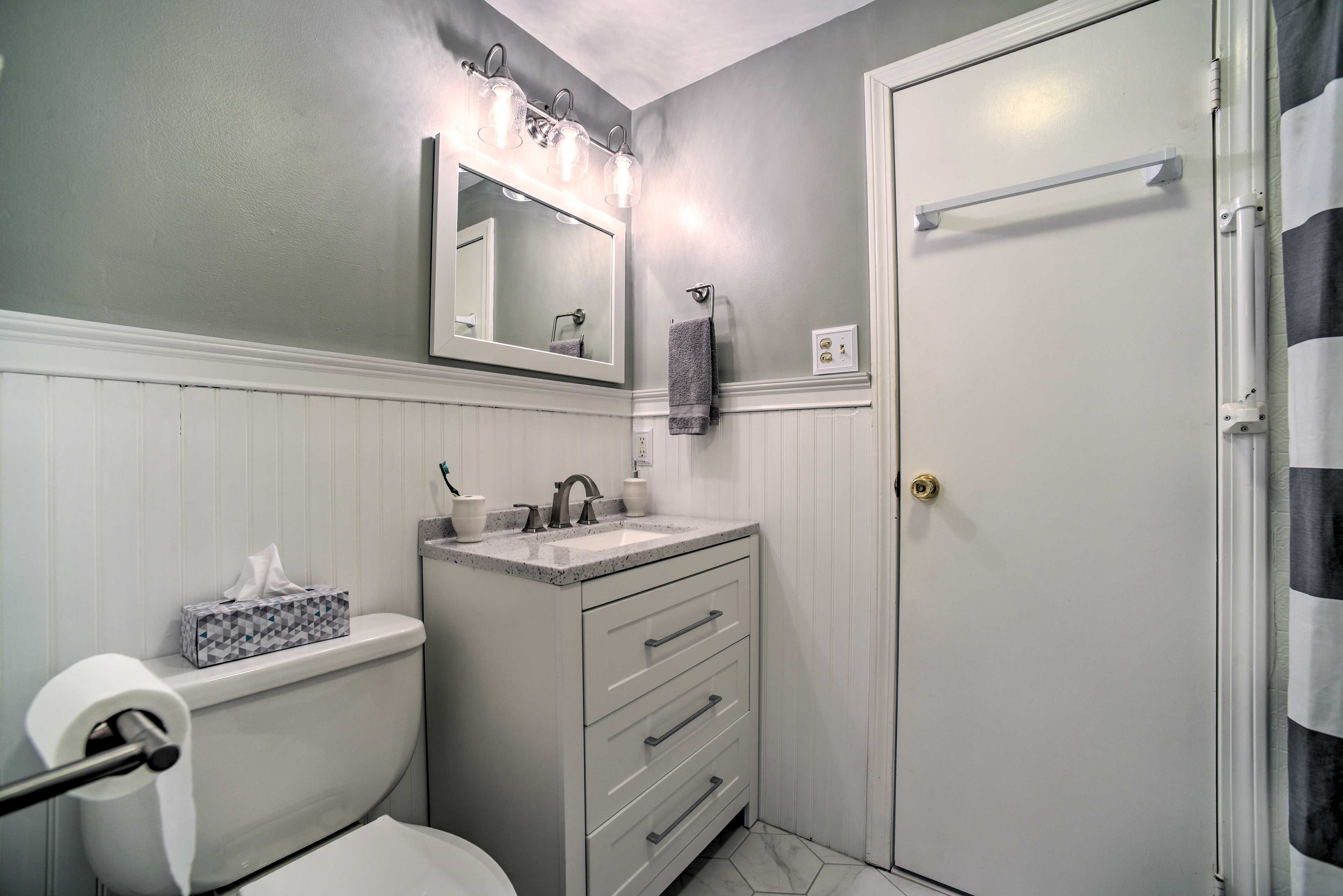 En-Suite Bathroom | Complimentary Toiletries | 2nd Floor