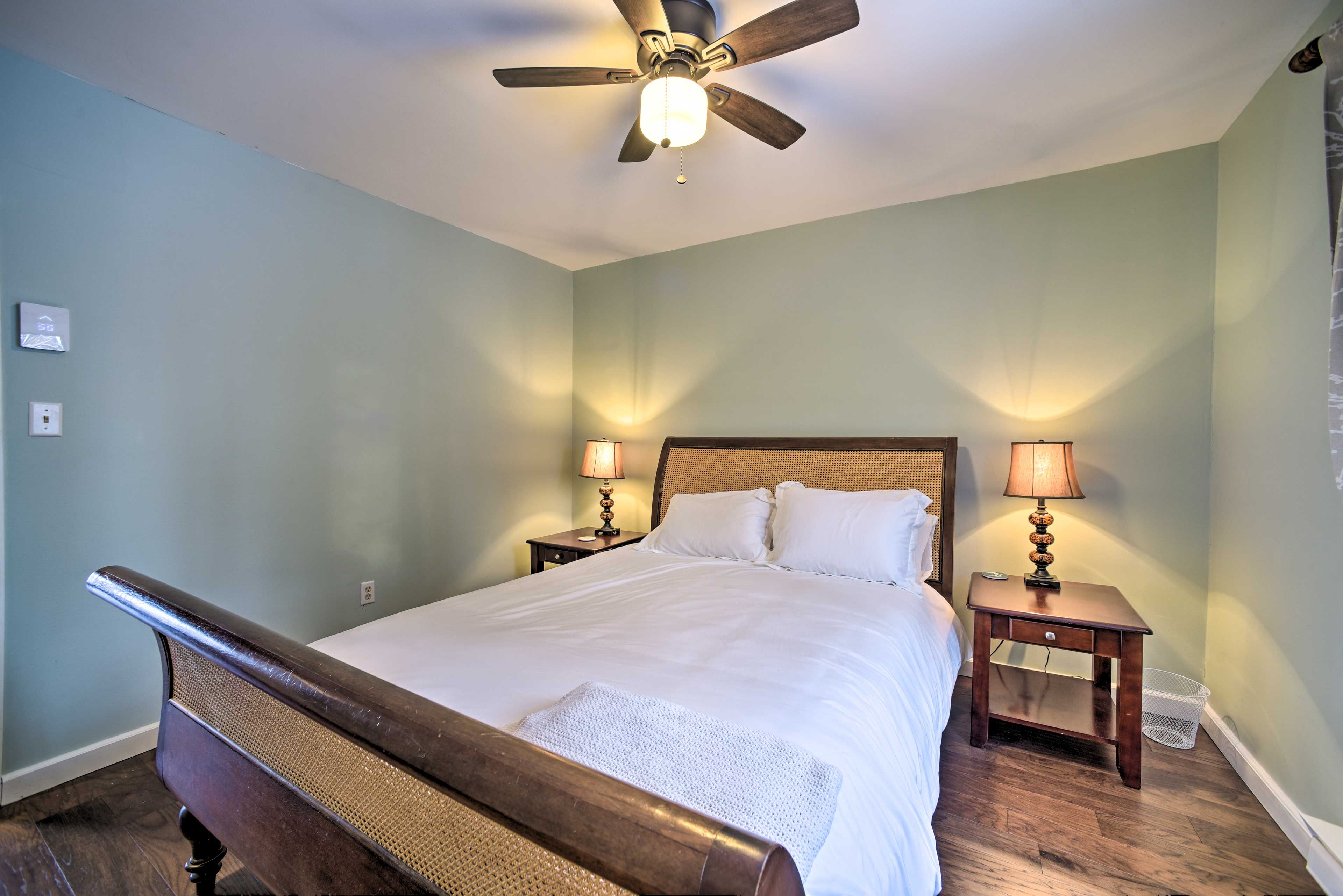Bedroom 1 | Queen Bed | 2nd Floor | En-Suite Bathroom