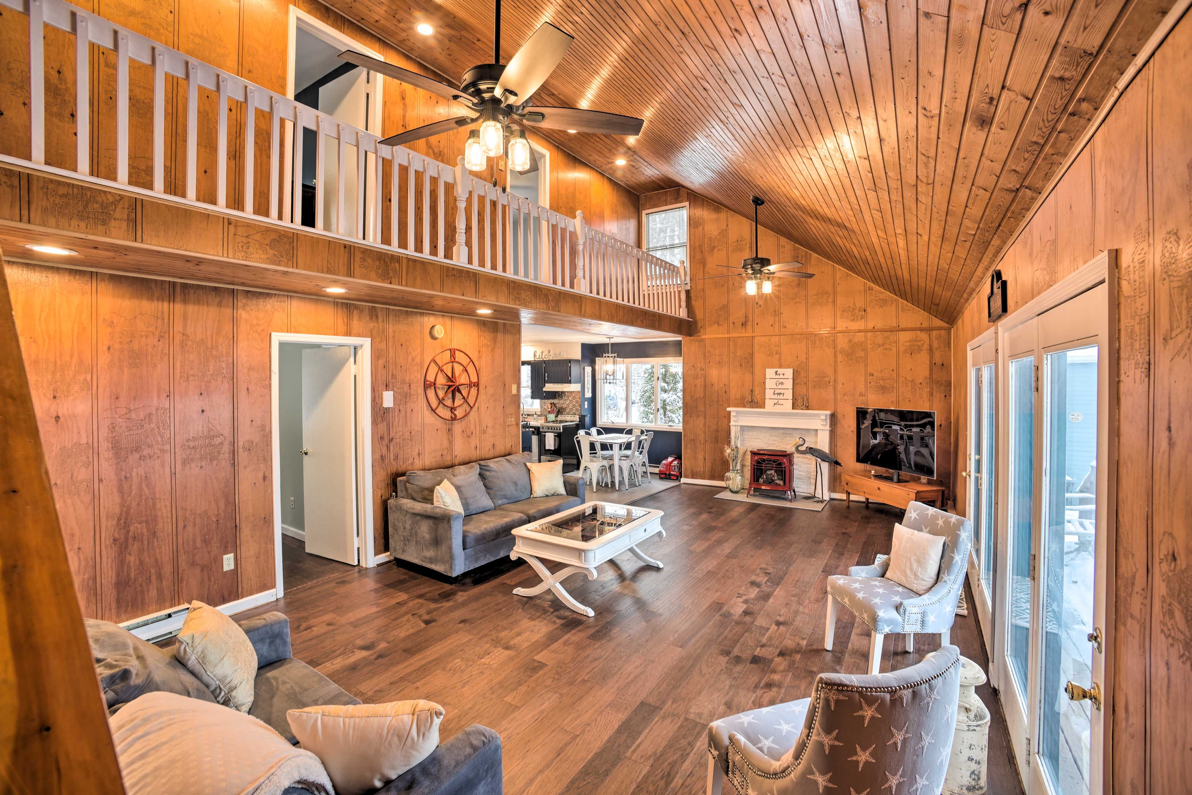Living Room | Free WiFi | Sleeper Sofa | 1st Floor