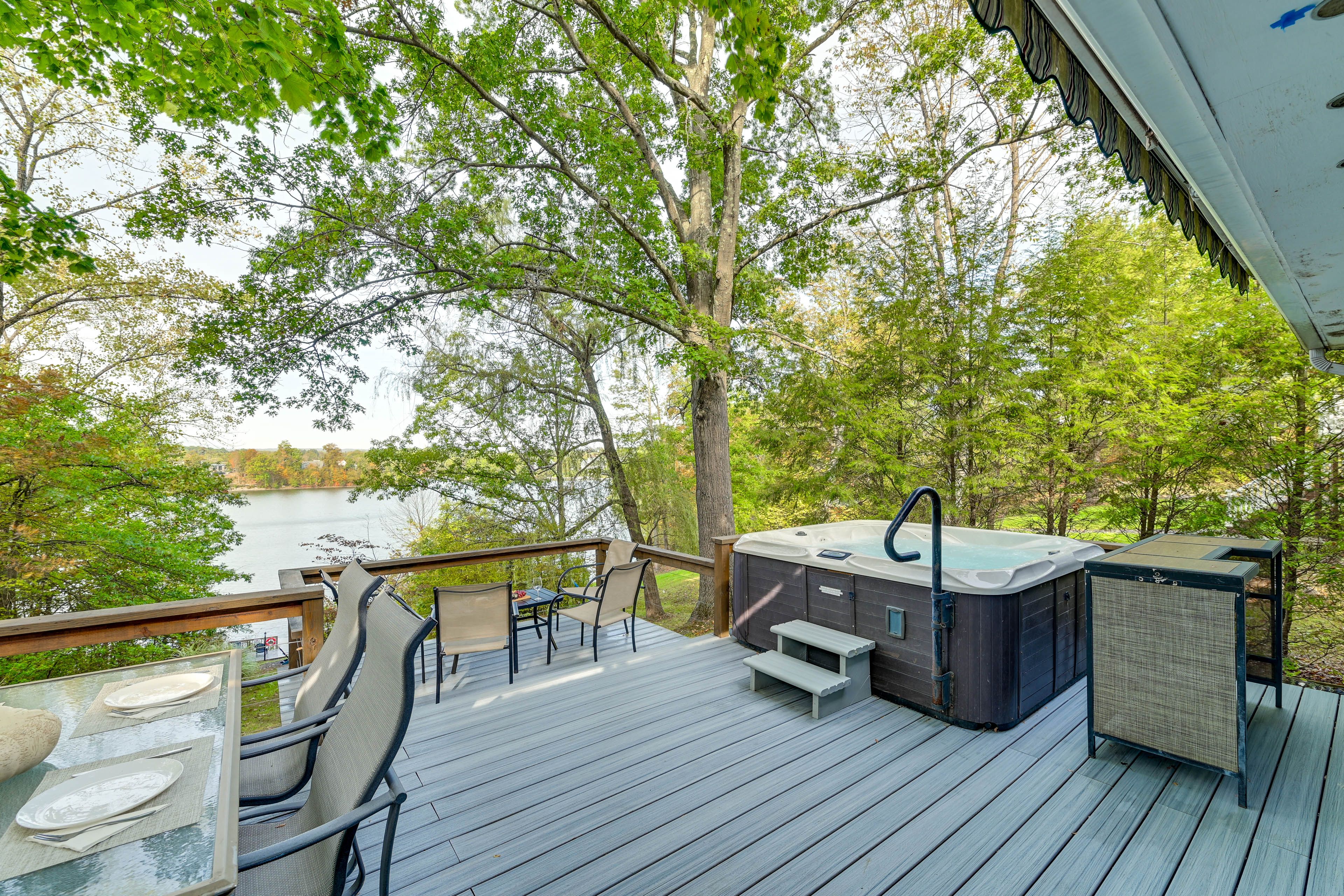 Private Deck | Sleepy Hollow Lake Views | Gas & Charcoal Grills