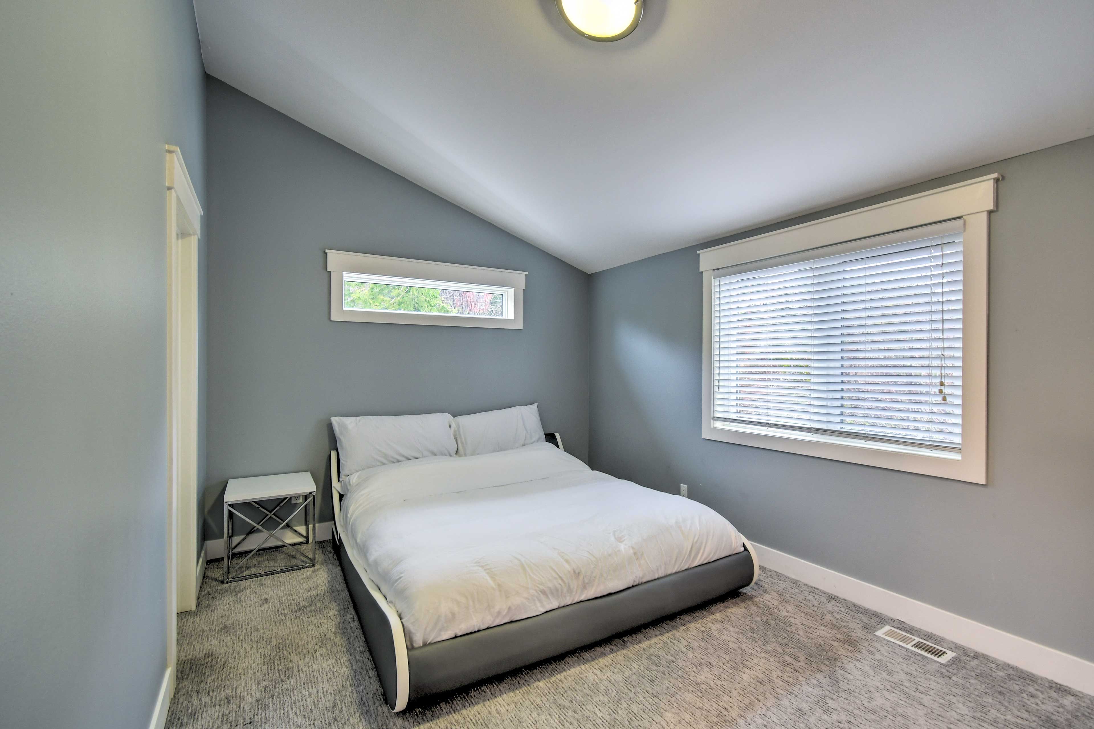 Bedroom 2 | King Bed | Main Floor