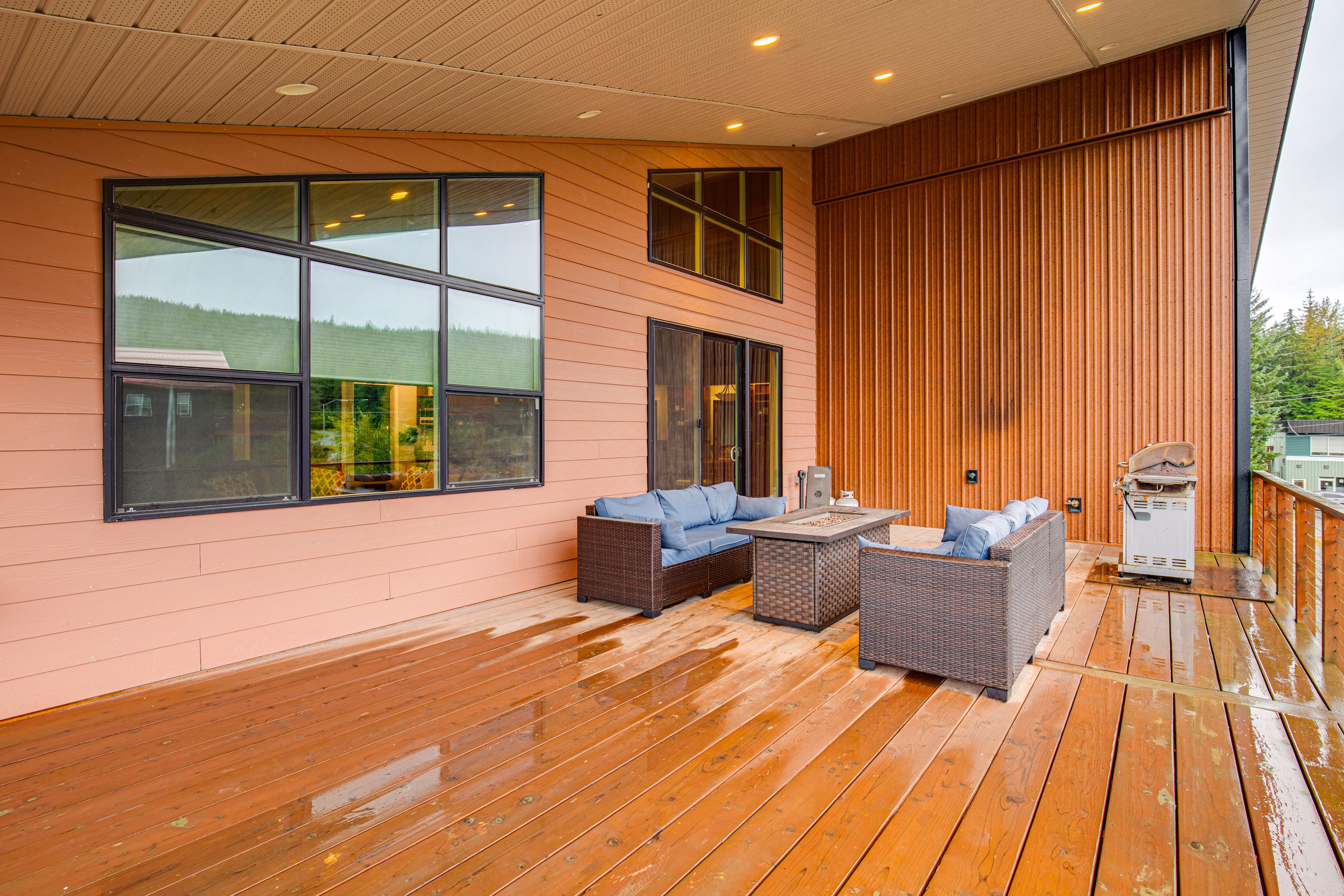 Furnished Deck
