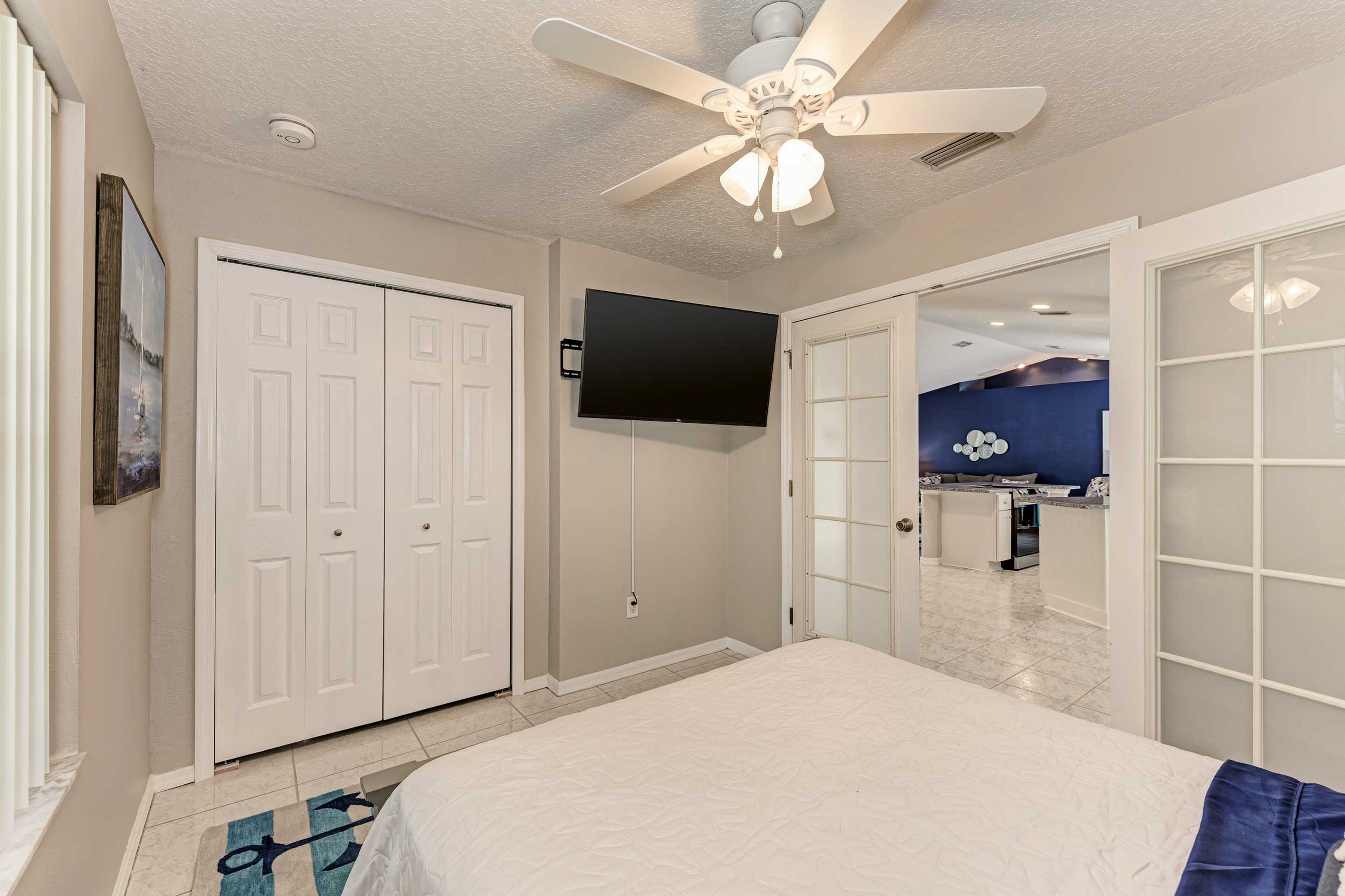 Bedroom 2 | Smart TV w/ YouTube TV