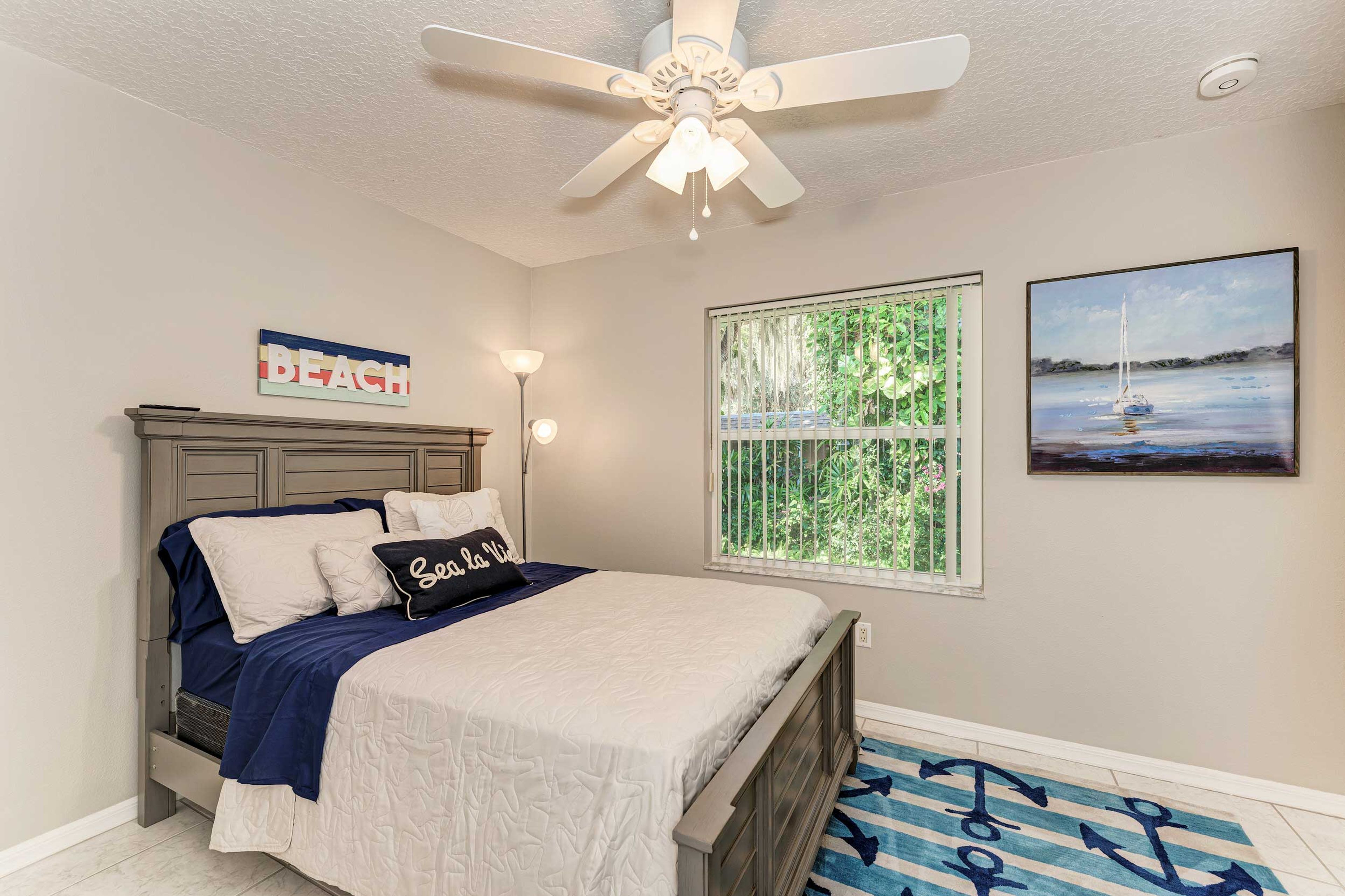 Bedroom 2 | Queen Bed