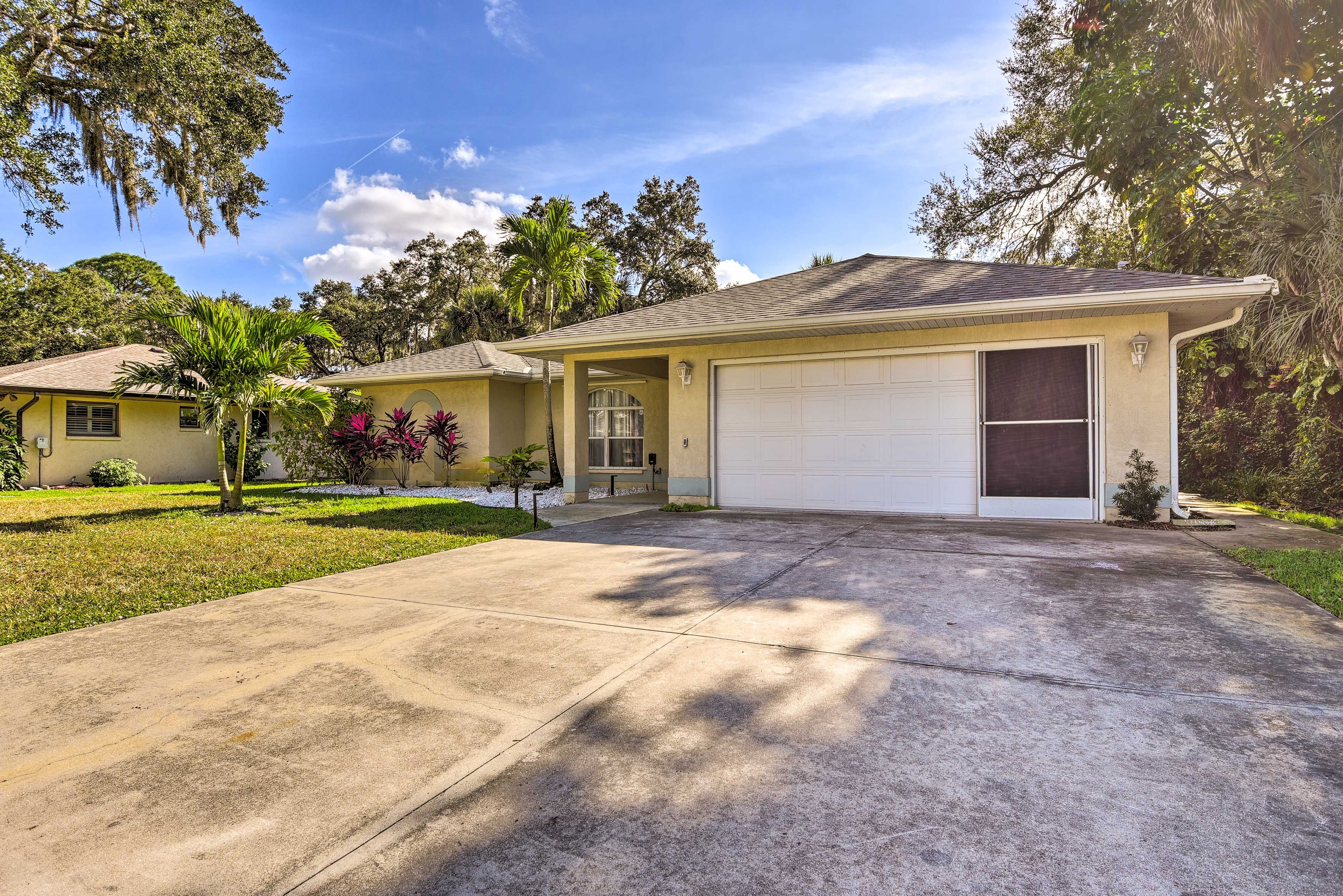 Exterior | Parking | Garage (1 Vehicle) | Driveway (2 Vehicles)
